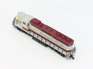 HO Scale IHC 3807 CP Canadian Pacific SD24 Diesel Locomotive #9950