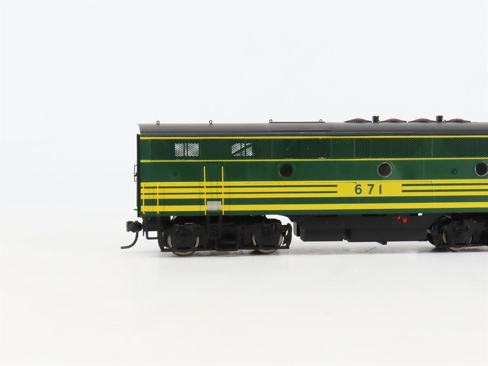 HO Scale Intermountain 49619-01 MEC Maine Central F3B Diesel Locomotive #671