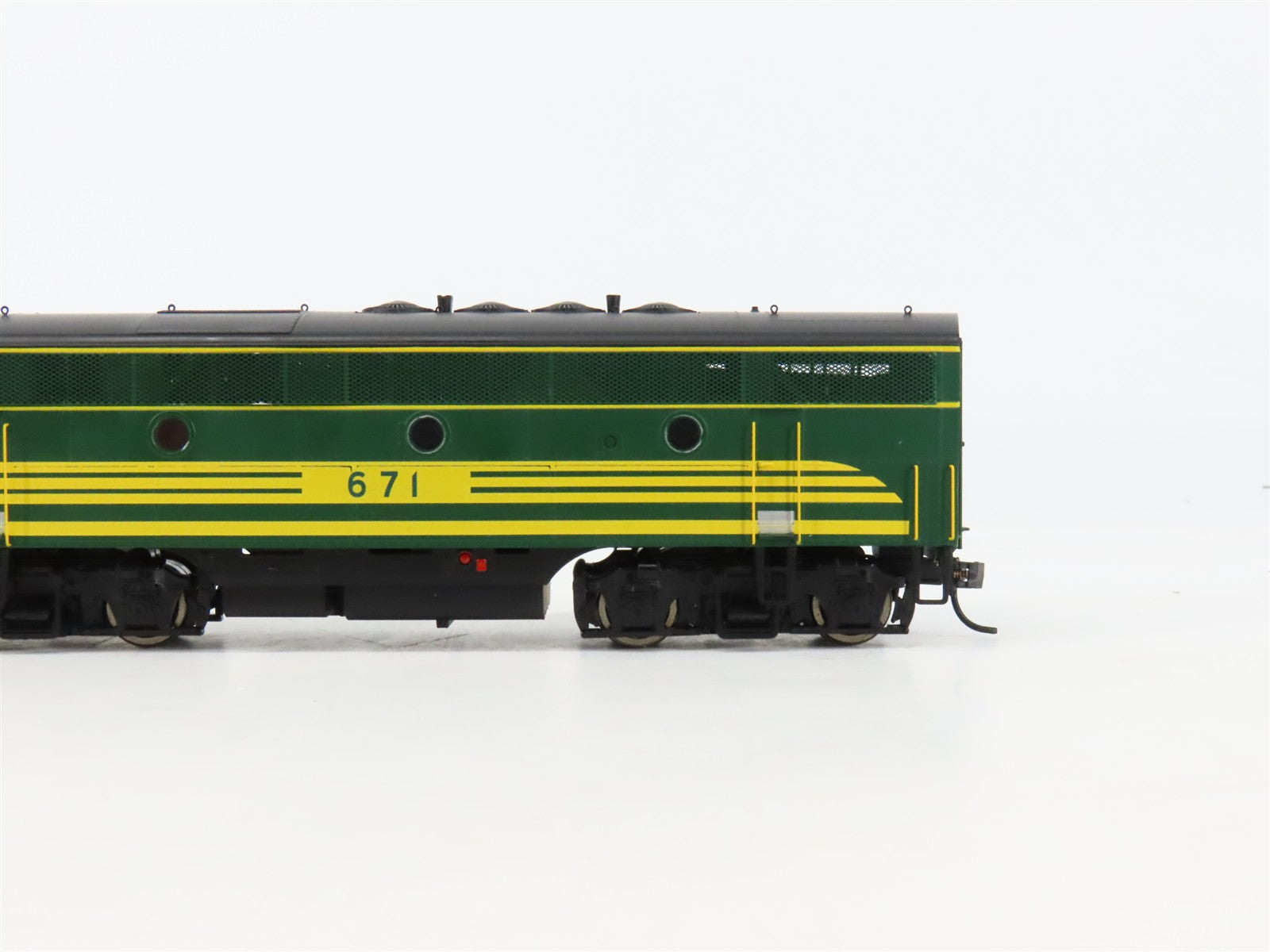 HO Scale Intermountain 49619-01 MEC Maine Central F3B Diesel Locomotive #671