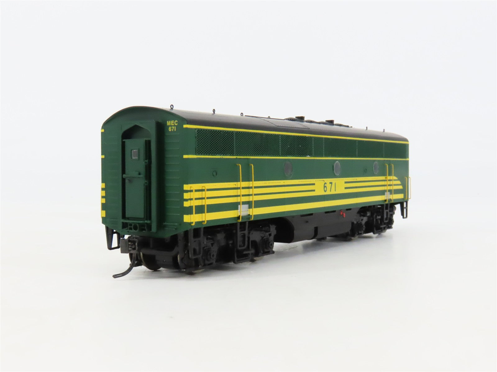 HO Scale Intermountain 49619-01 MEC Maine Central F3B Diesel Locomotive #671