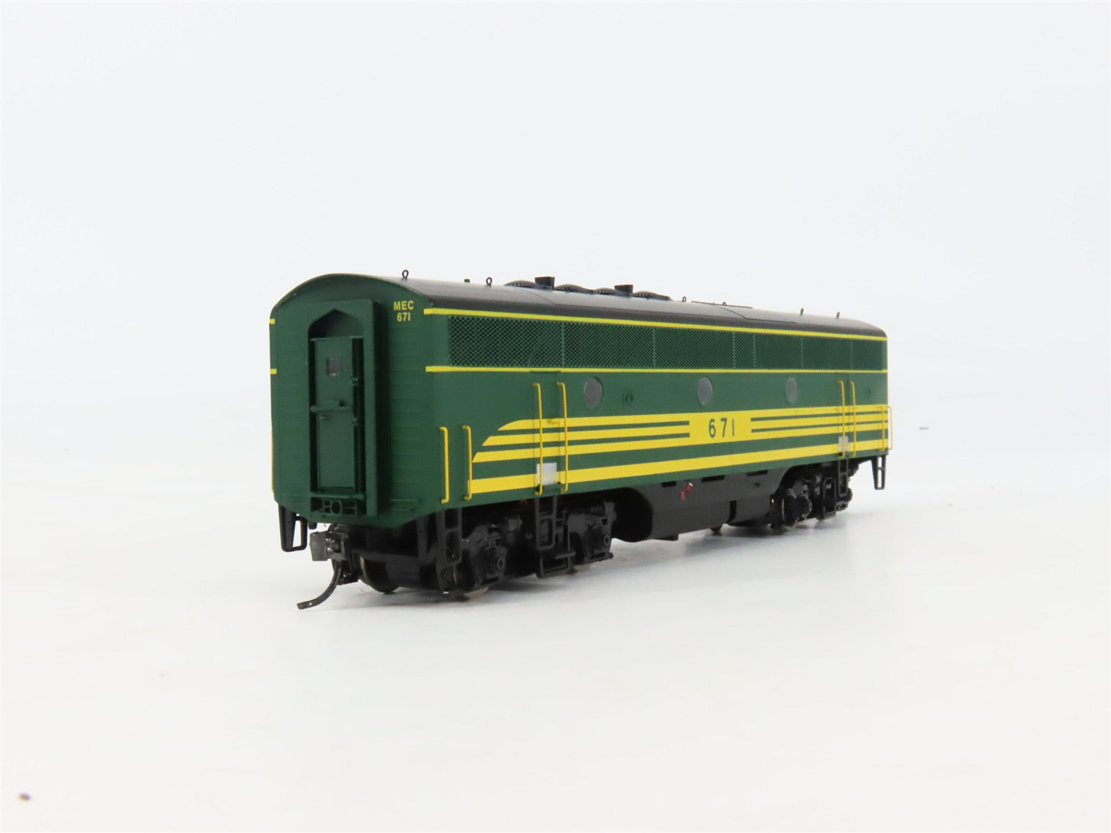HO Scale Intermountain 49619-01 MEC Maine Central F3B Diesel Locomotive #671