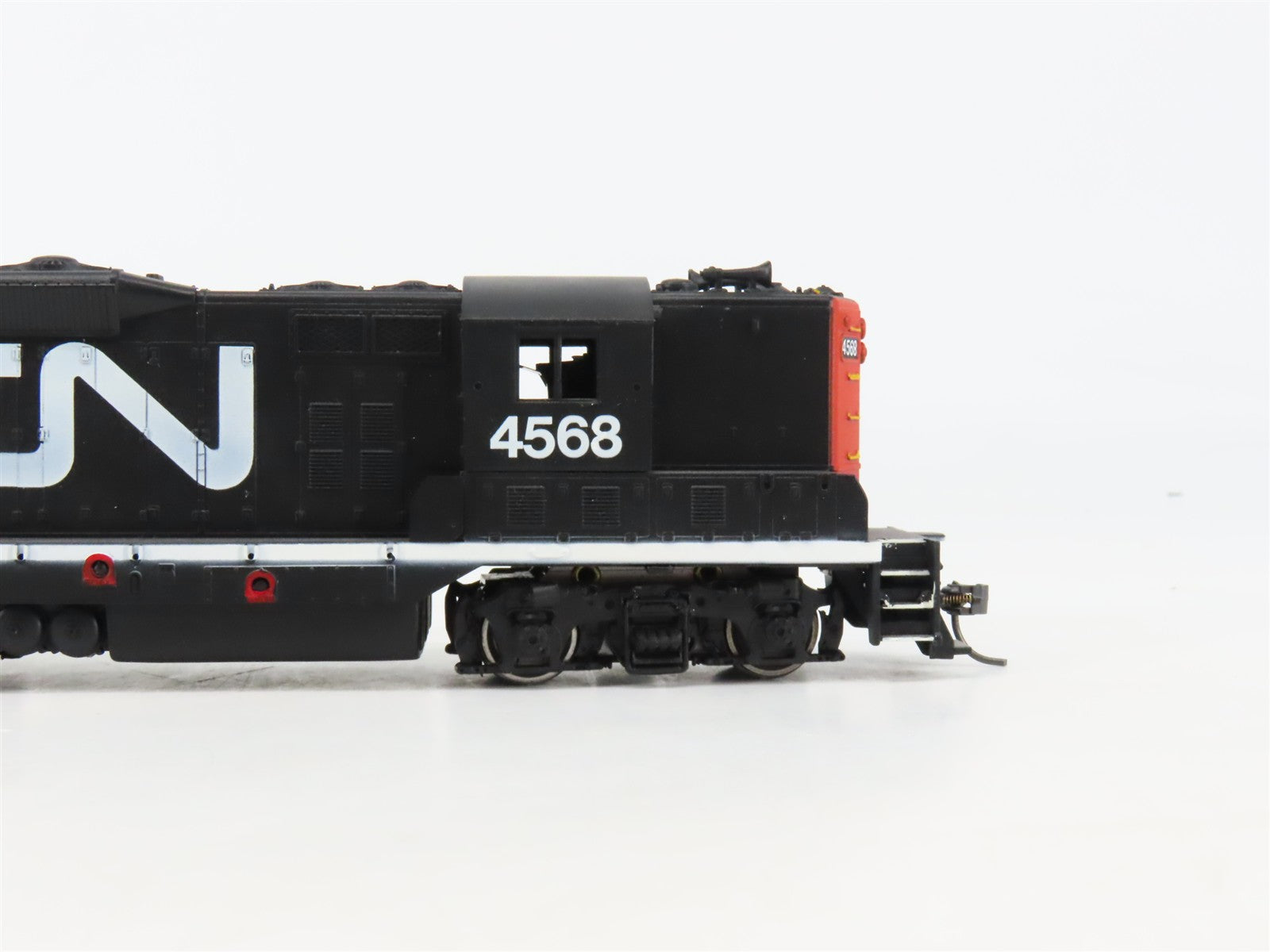 HO Scale Athearn 3181 CN Canadian National GP9 Diesel Locomotive #4568