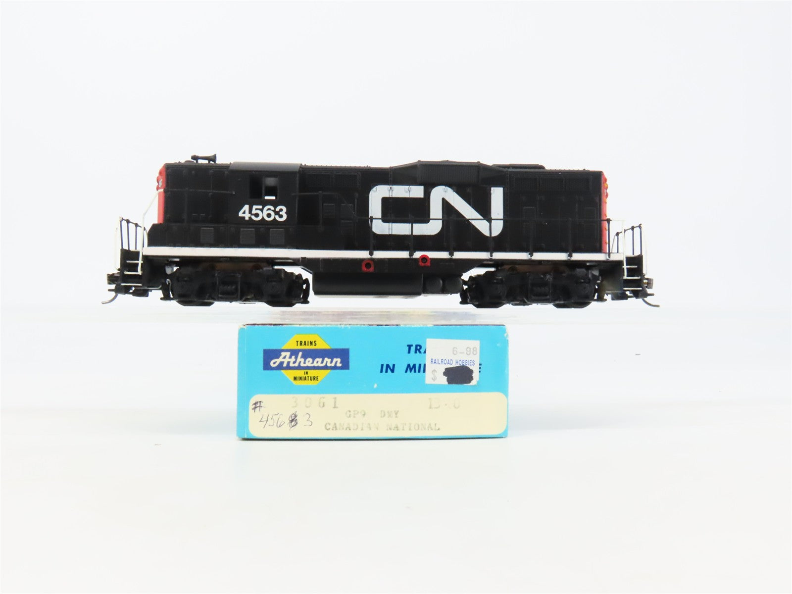 HO Scale Athearn 3061 CN Canadian National GP9 Diesel Locomotive #4563 UNPOWERED