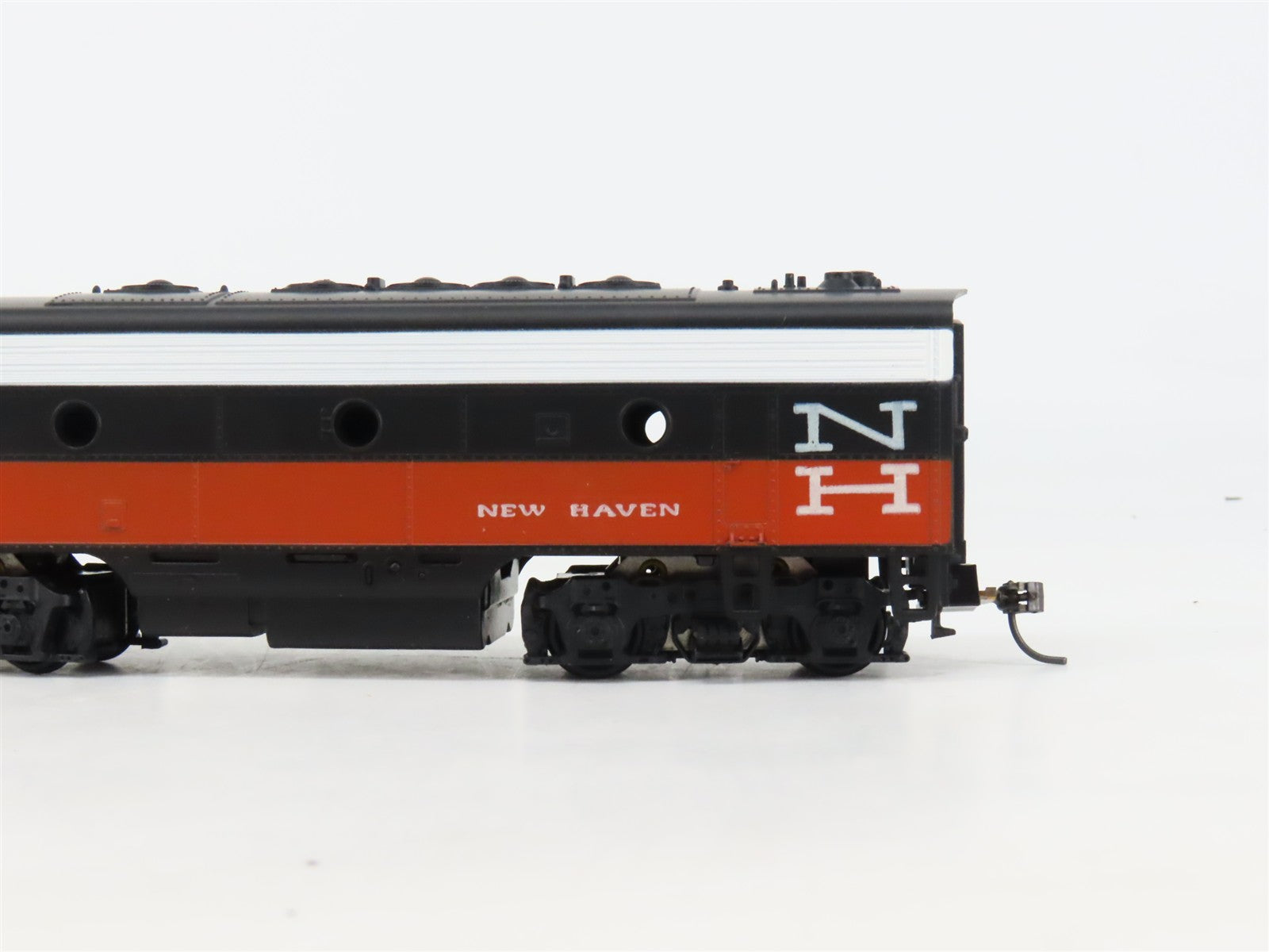 HO Scale Athearn 3022 NH New Haven F7B Diesel Locomotive UNPOWERED
