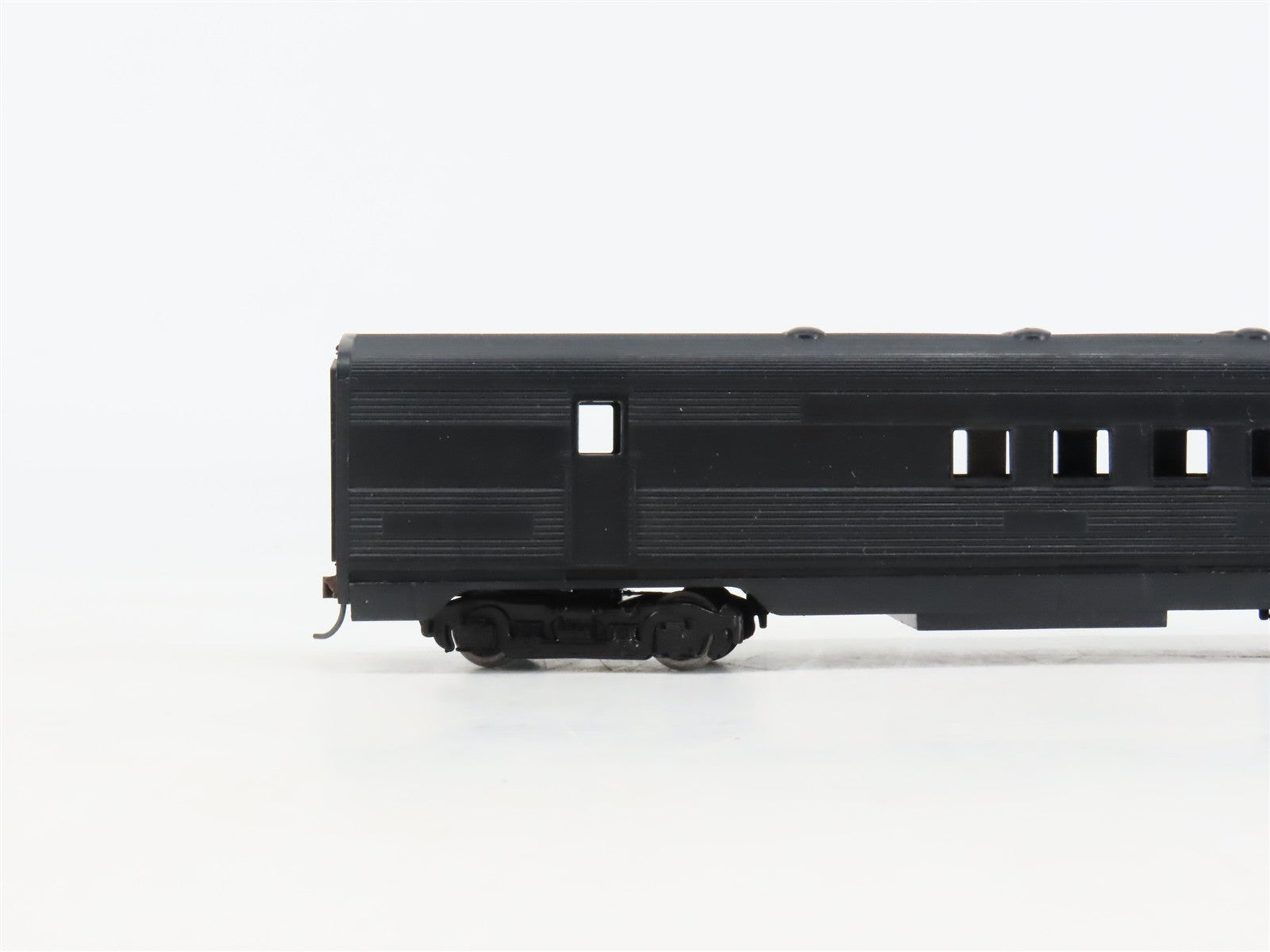 HO Scale Athearn 1800 Undecorated RPO Passenger Car