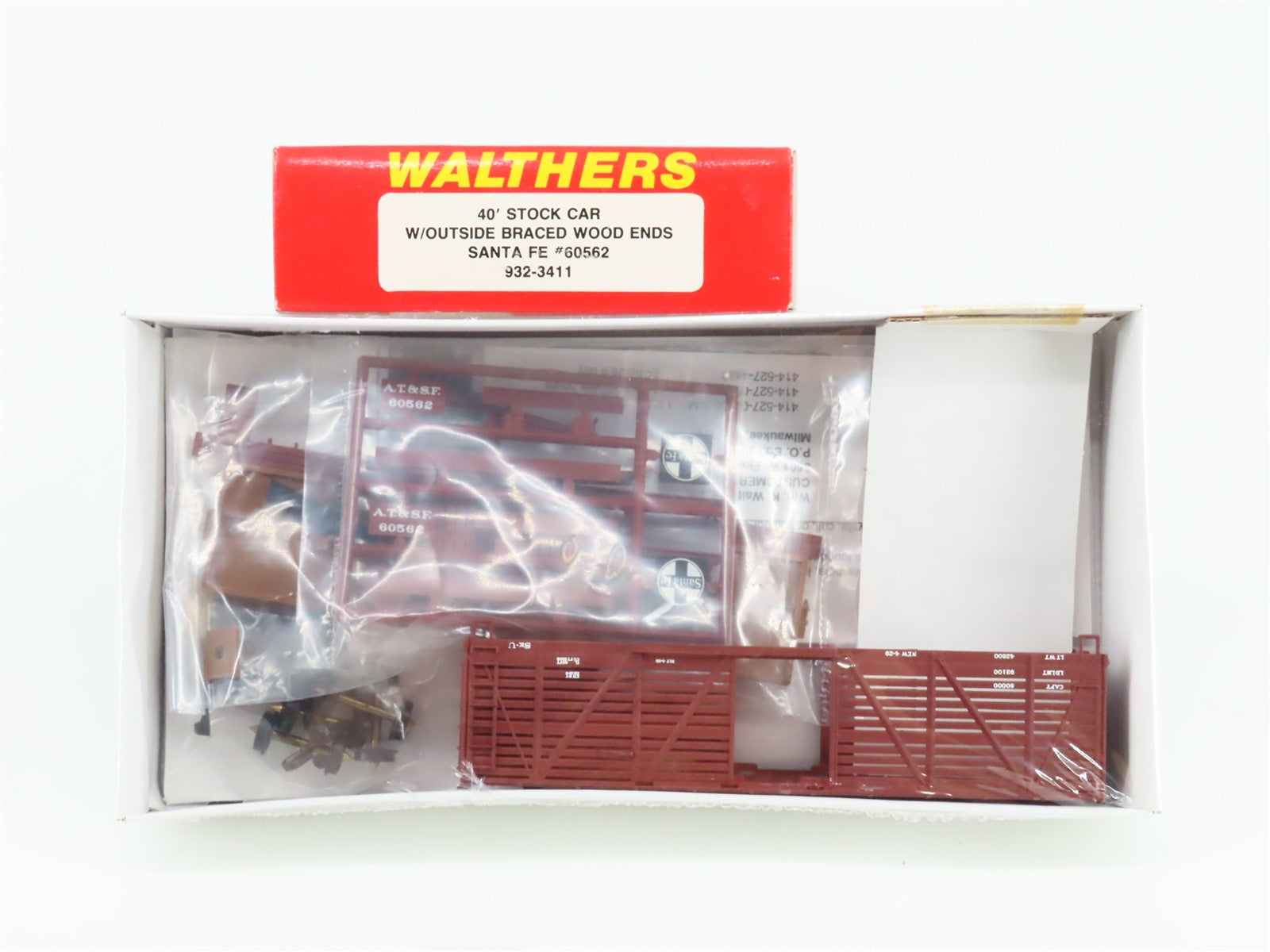 HO Scale Walthers Kit 932-3411 ATSF Atchison Topeka Santa Fe 40' Stock Car 60562