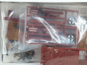 HO Scale Walthers Kit 932-3411 ATSF Atchison Topeka Santa Fe 40' Stock Car 60562