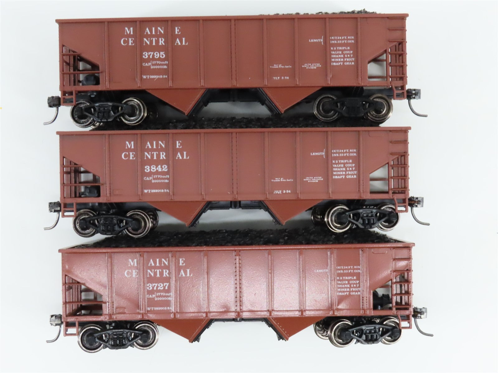 HO Scale Bev-Bel/Train Miniature 904 MEC Maine Central 2-Bay Hopper w/Load 3-Pk.
