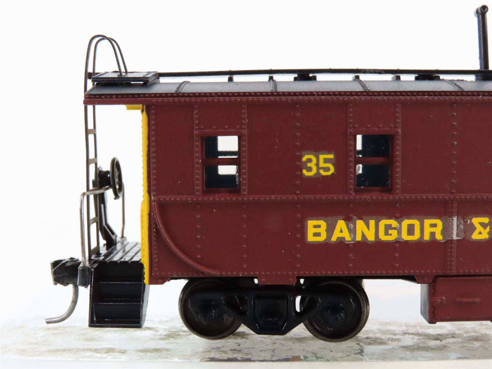 HO Scale Athearn 1249 BAR Bangor & Aroostook Caboose #35 - CUSTOM