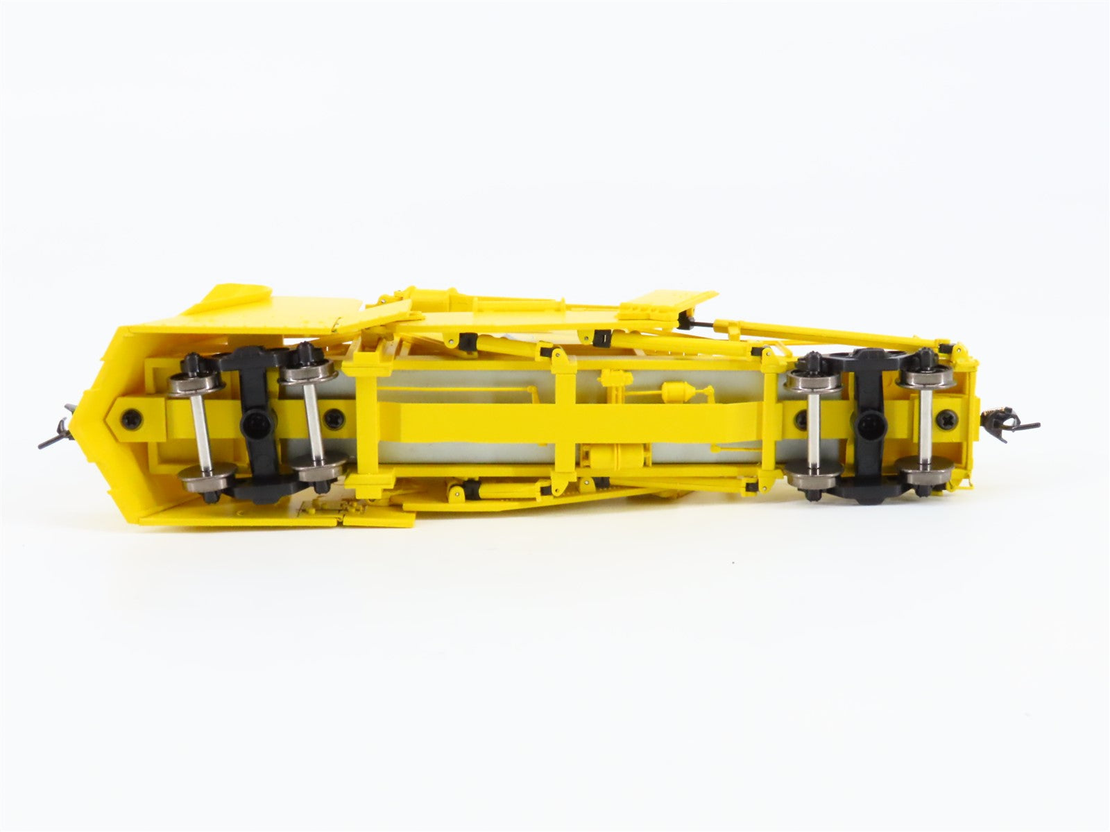 HO Scale Walthers Proto 920-110108 Unlettered, Painted (Yellow) Jordan Spreader