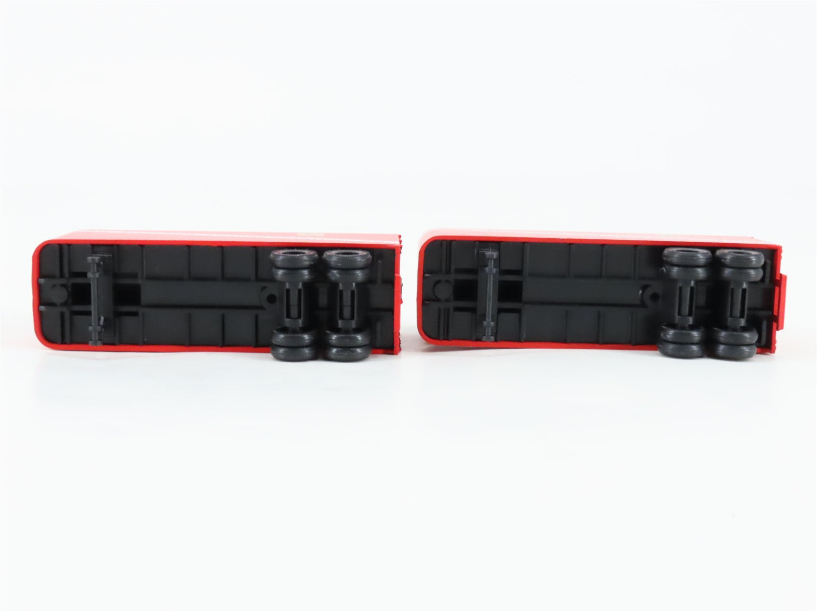 HO Scale Athearn 92368 NH New Haven 50' Flat Car #17211 w/ Two 25' Van Trailers