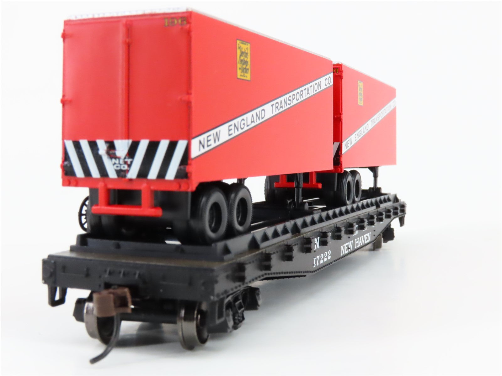HO Scale Athearn 72368 NH New Haven 50' Flat Car #17222 w/ Two 25' Van Trailers