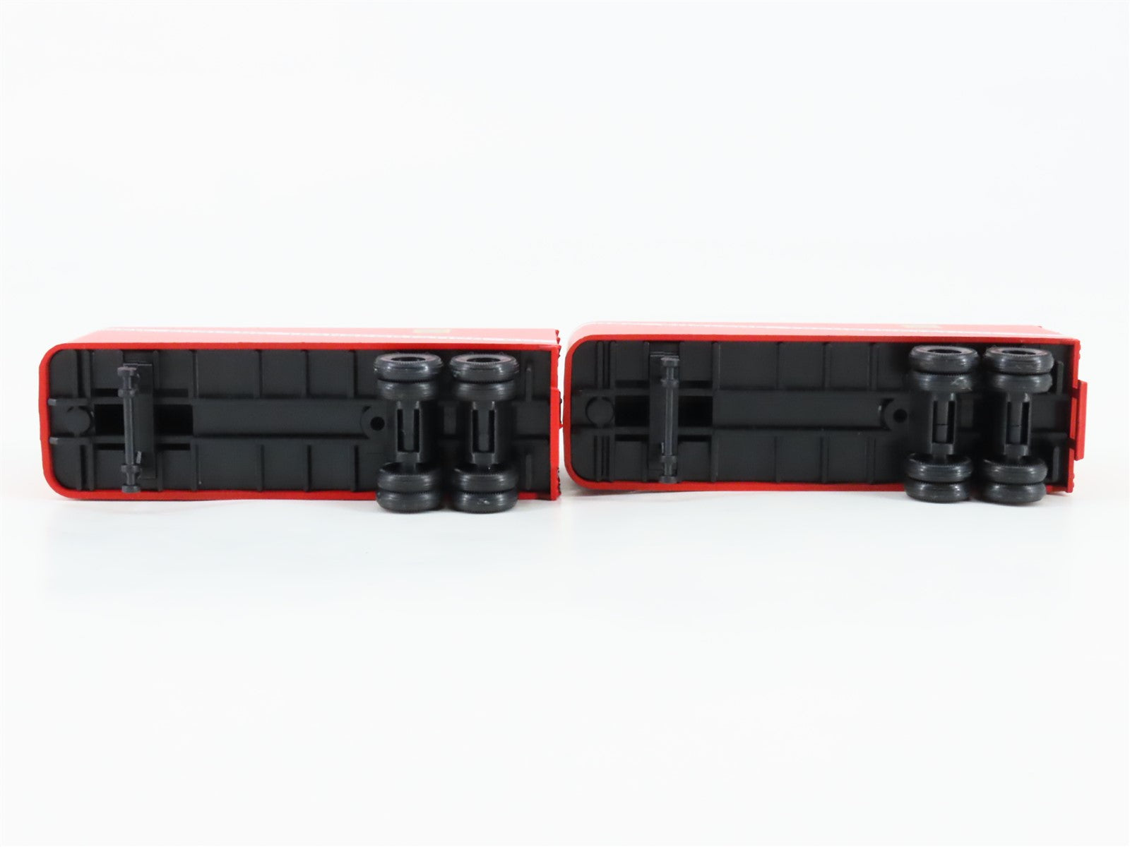 HO Scale Athearn 72368 NH New Haven 50' Flat Car #17222 w/ Two 25' Van Trailers