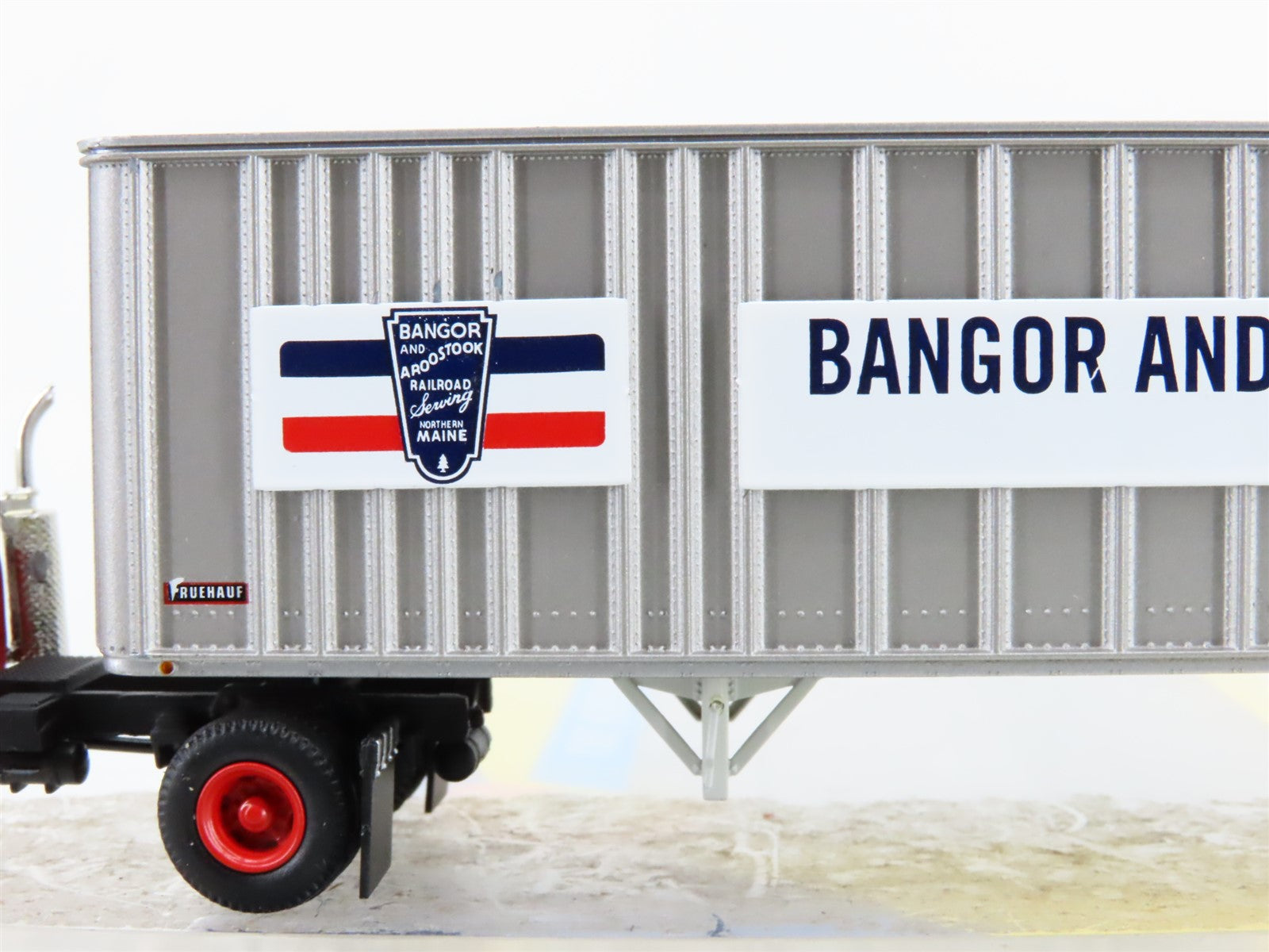 HO Scale Athearn 28013 BAR Bangor & Aroostook Mack B Tractor w/ 40' Trailer