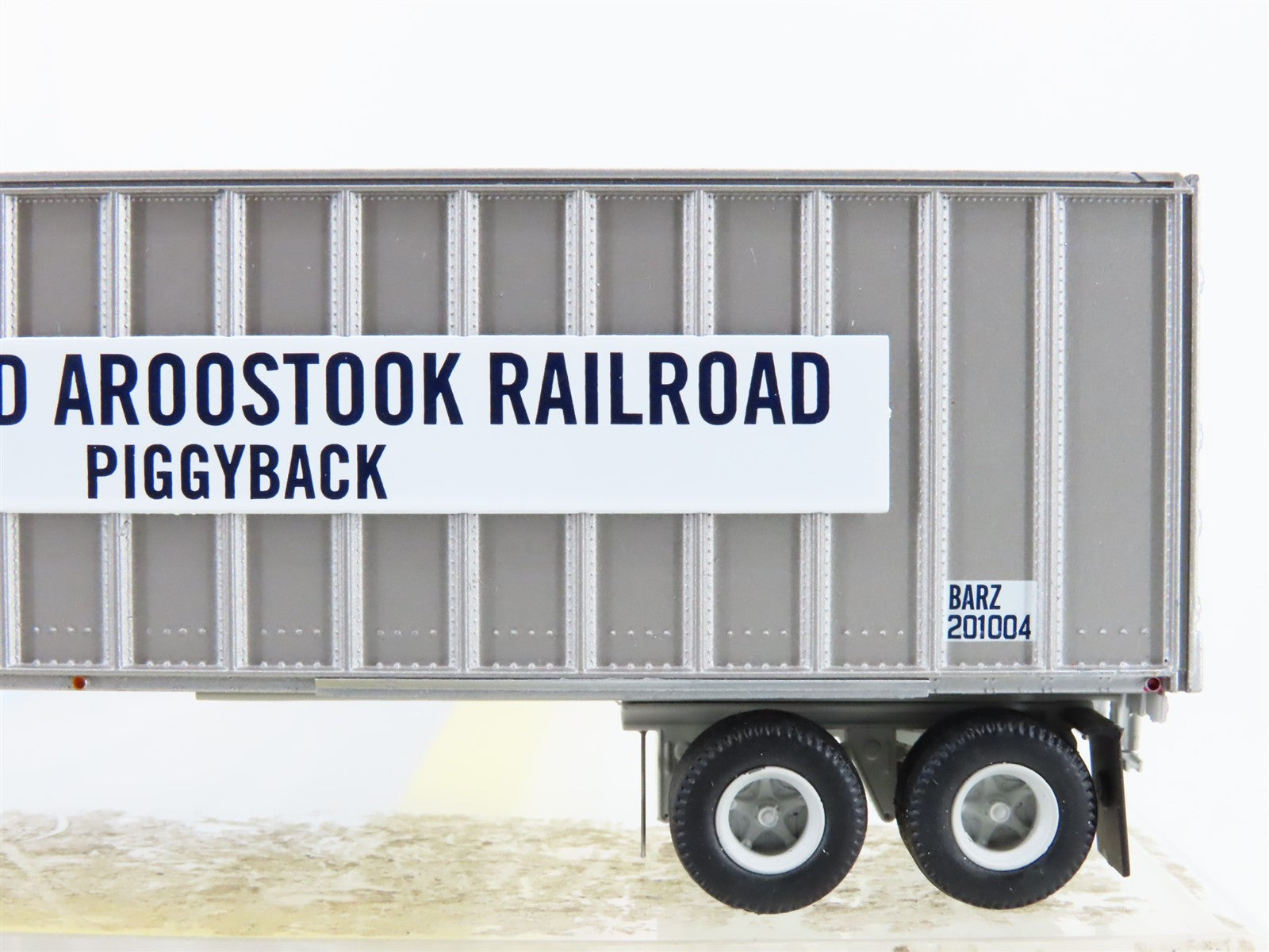 HO Scale Athearn 28013 BAR Bangor & Aroostook Mack B Tractor w/ 40' Trailer