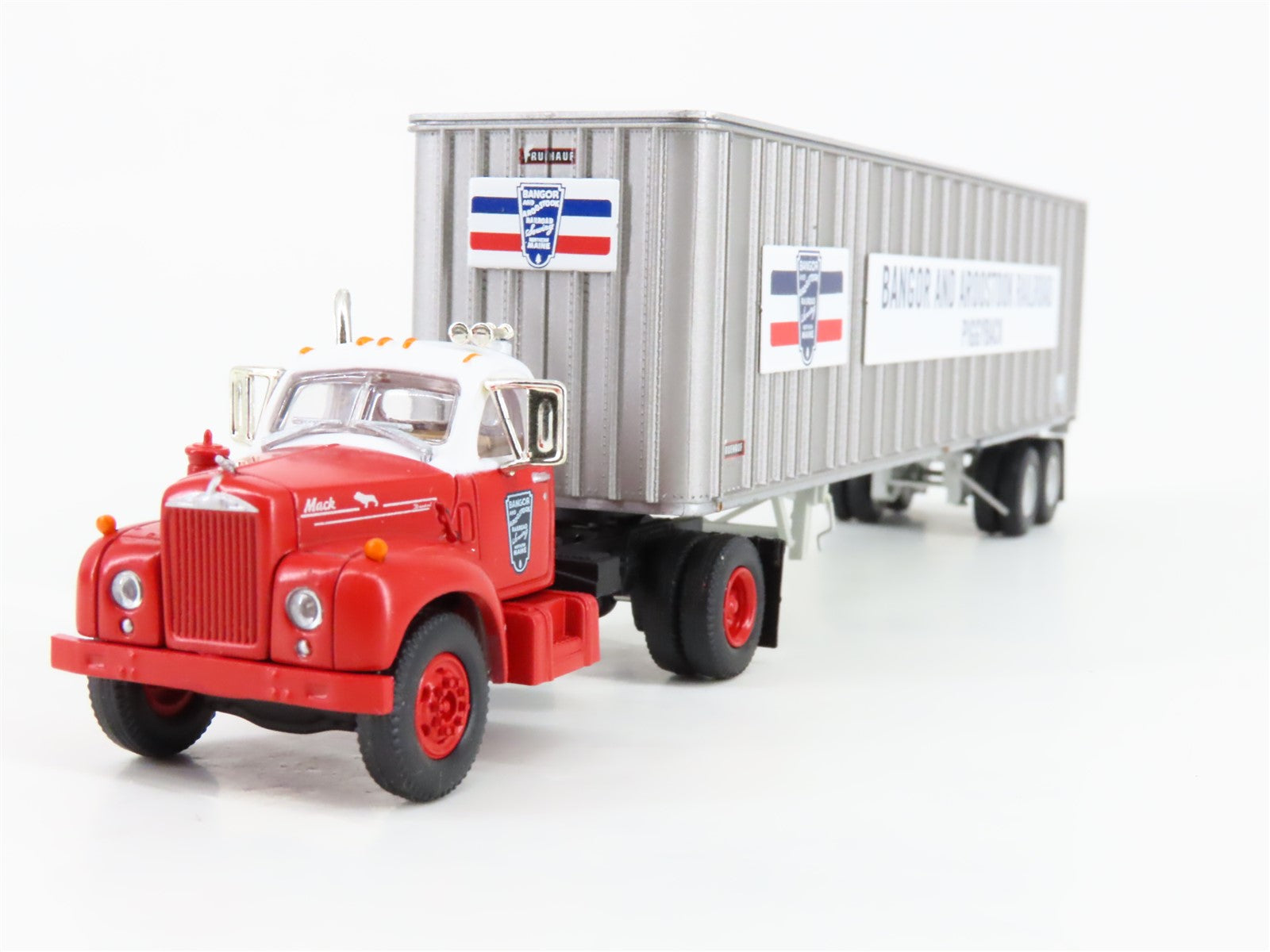 HO Scale Athearn 28013 BAR Bangor & Aroostook Mack B Tractor w/ 40' Trailer