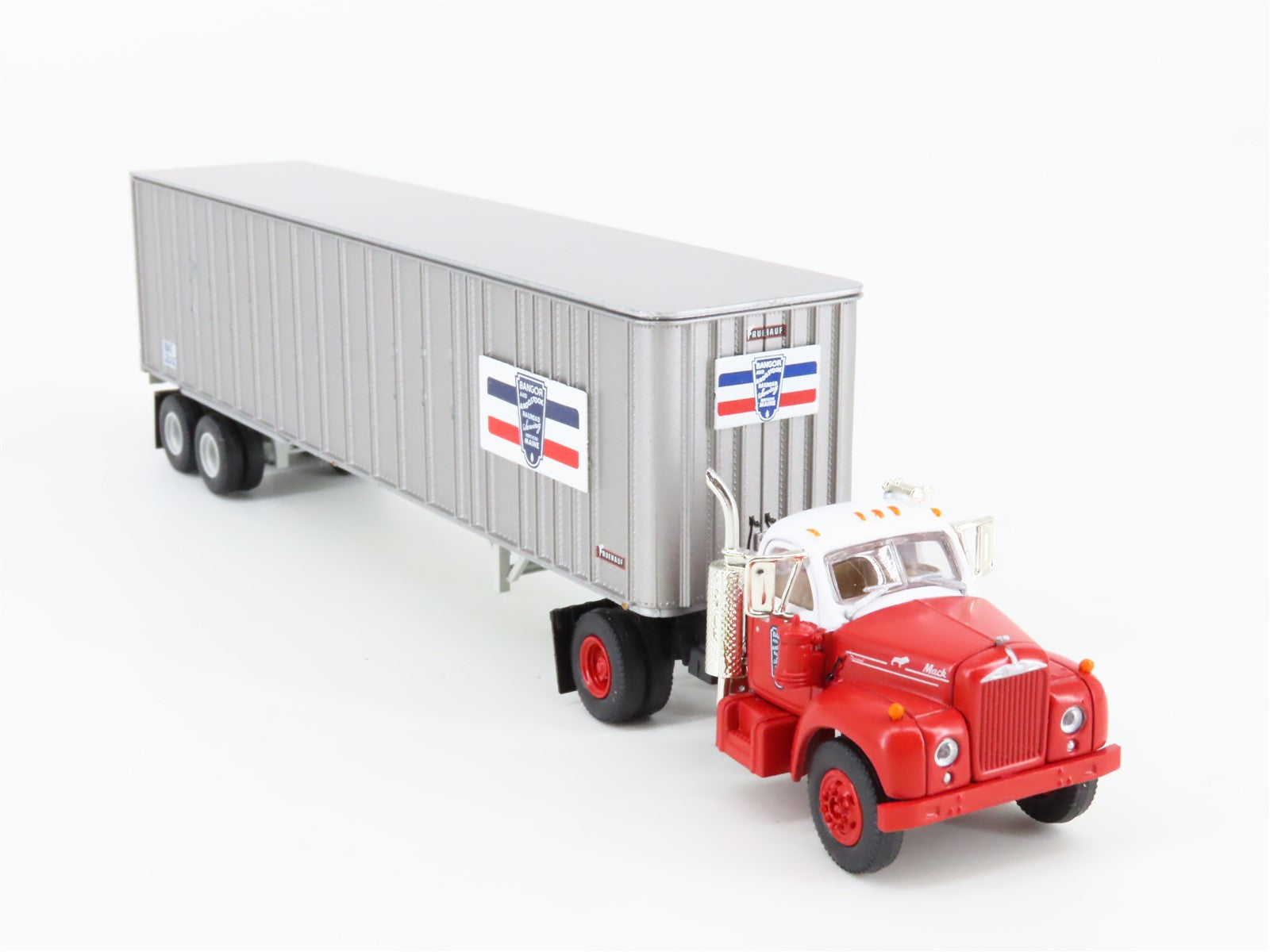 HO Scale Athearn 28013 BAR Bangor & Aroostook Mack B Tractor w/ 40' Trailer