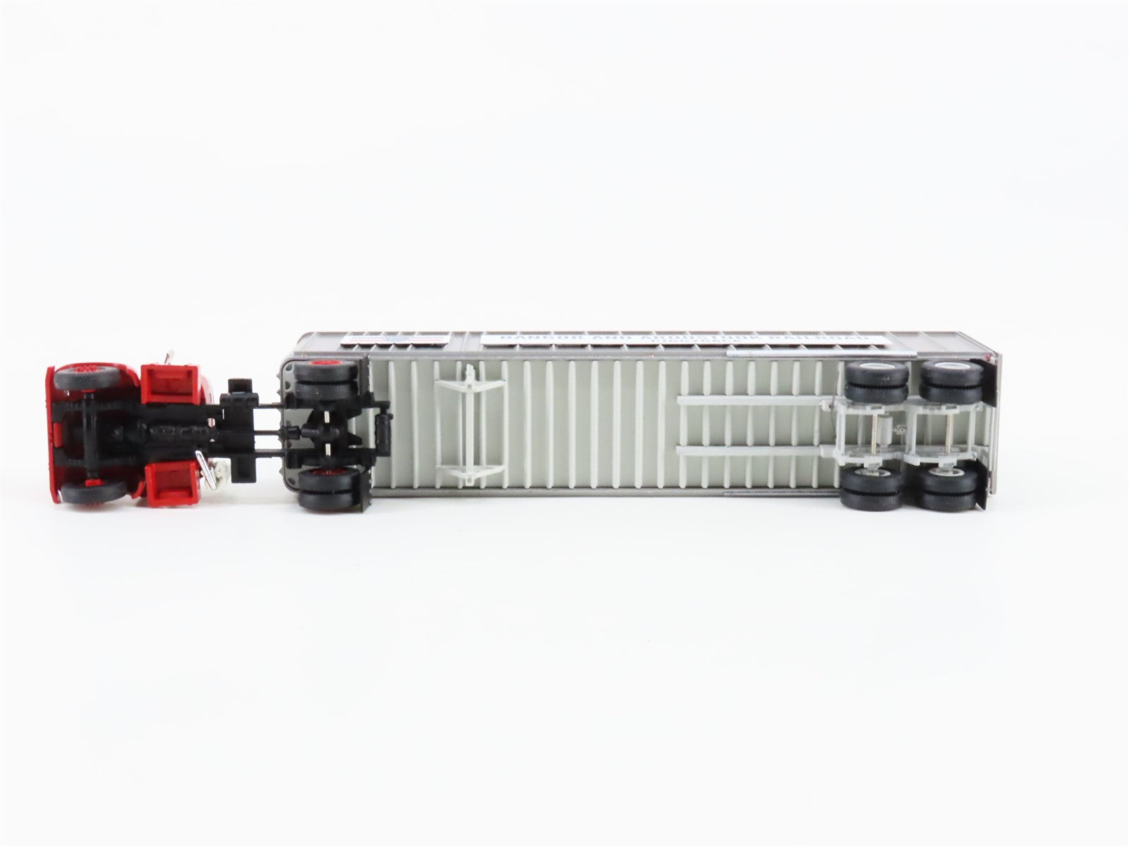 HO Scale Athearn 28013 BAR Bangor & Aroostook Mack B Tractor w/ 40' Trailer