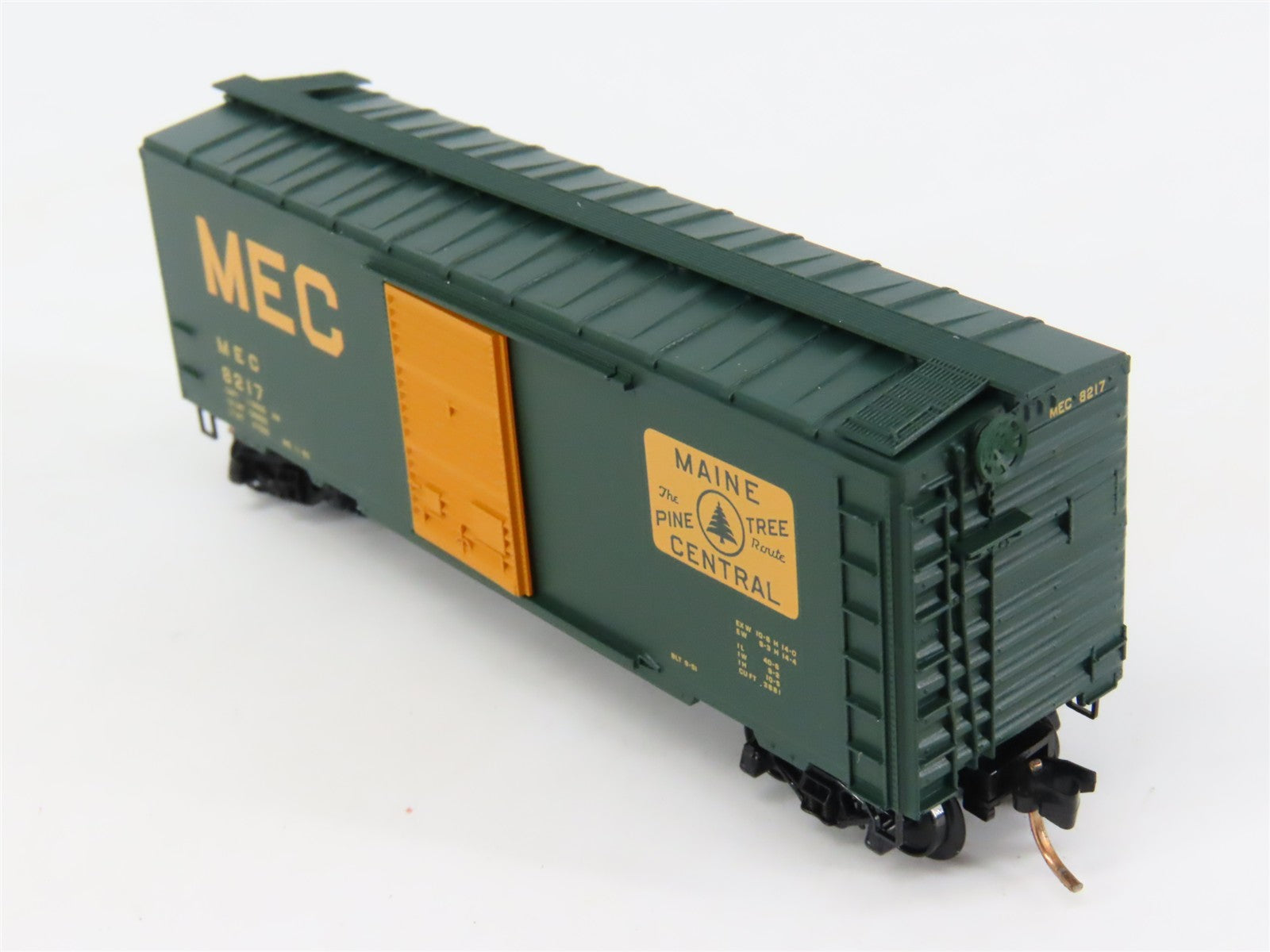 N Scale Micro-Trains 20220 MEC Maine Central 40' Box Car 8217 RTR