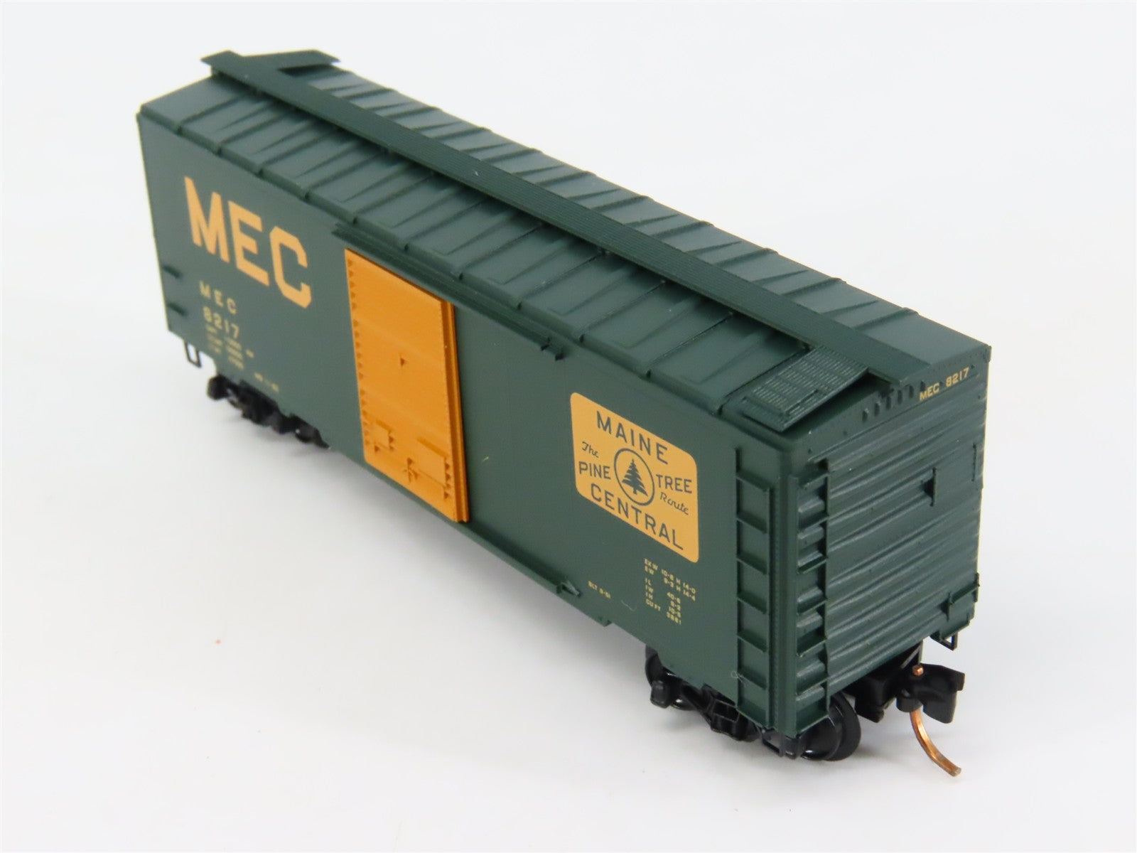 N Scale Micro-Trains 20220 MEC Maine Central 40' Box Car 8217 RTR