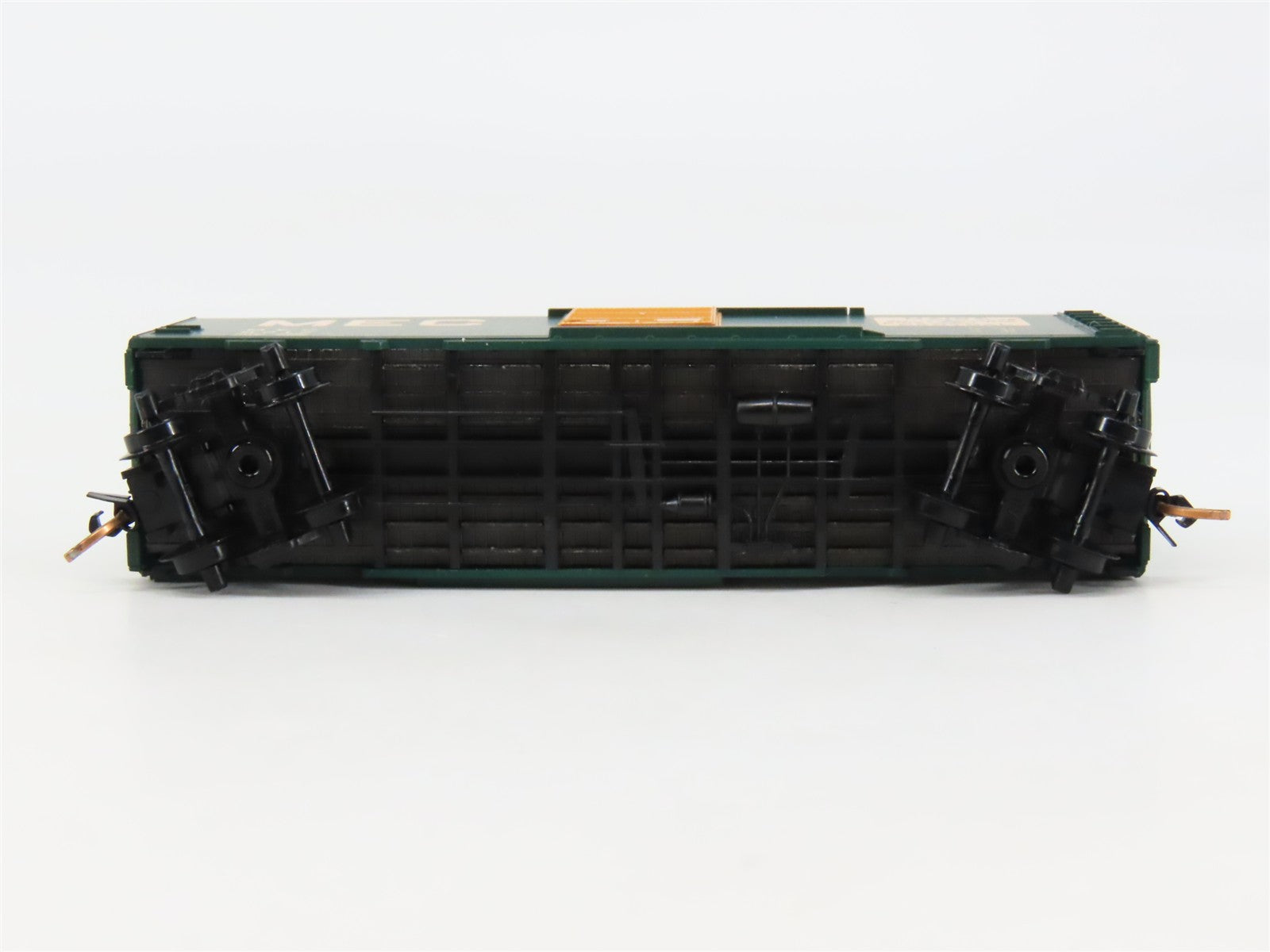 N Scale Micro-Trains 20220 MEC Maine Central 40' Box Car 8217 RTR