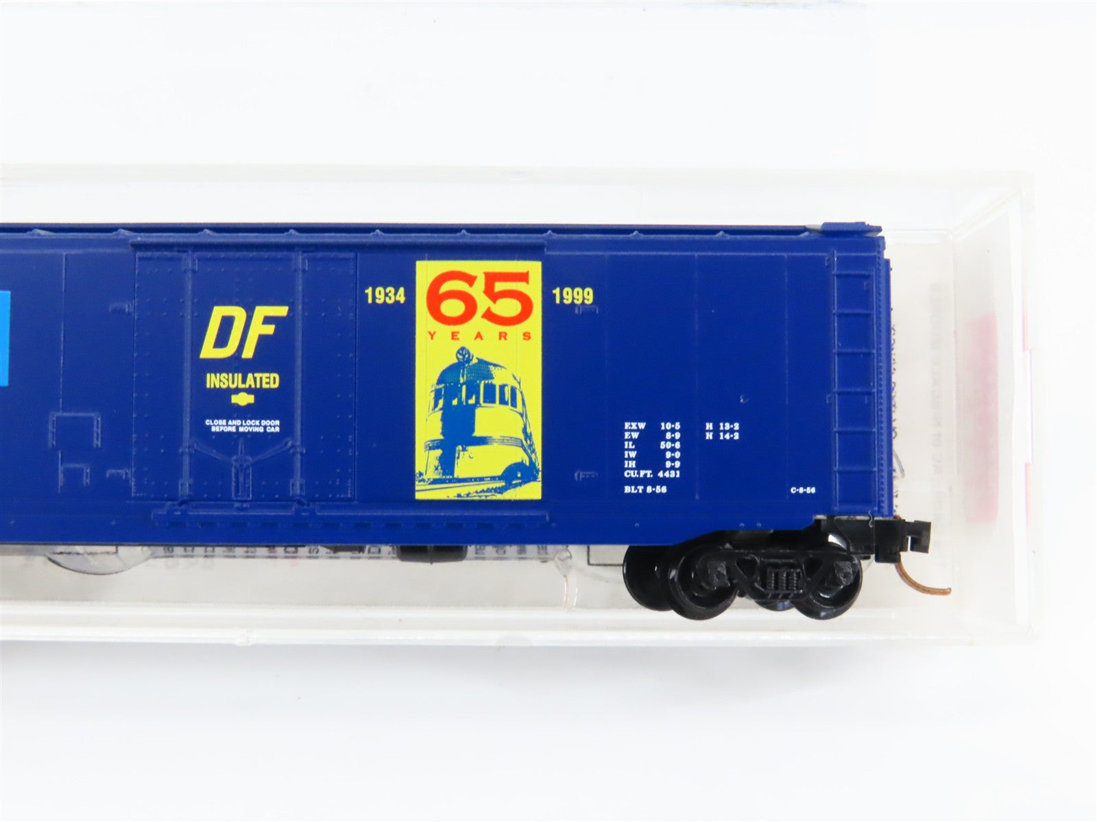 N Scale Micro-Trains MTL 32360 MR Model Railroader 50' Box Car 346599 RTR