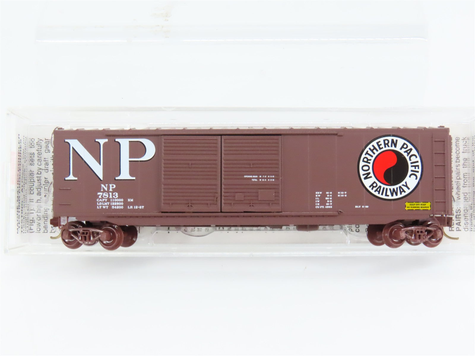 N Scale Micro-Trains MTL 37050 NP Northern Pacific 50' Box Car 7813 RTR