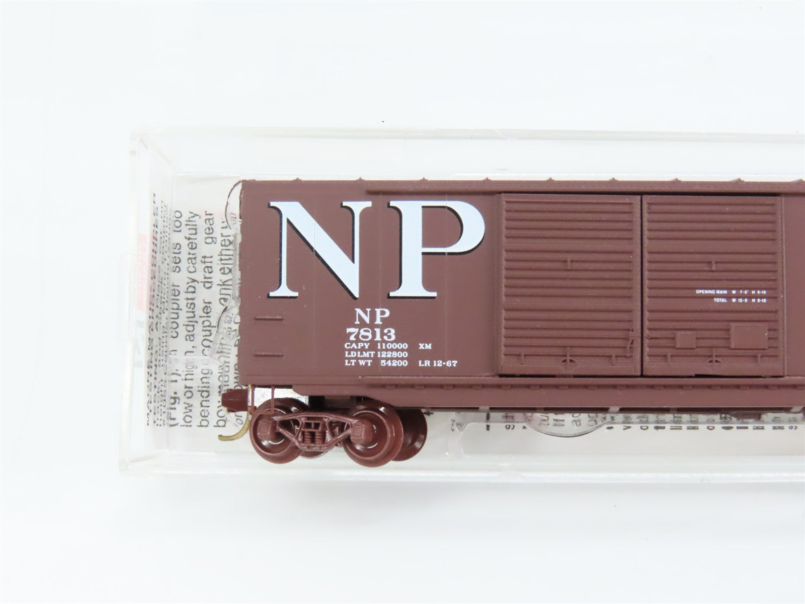 N Scale Micro-Trains MTL 37050 NP Northern Pacific 50' Box Car 7813 RTR