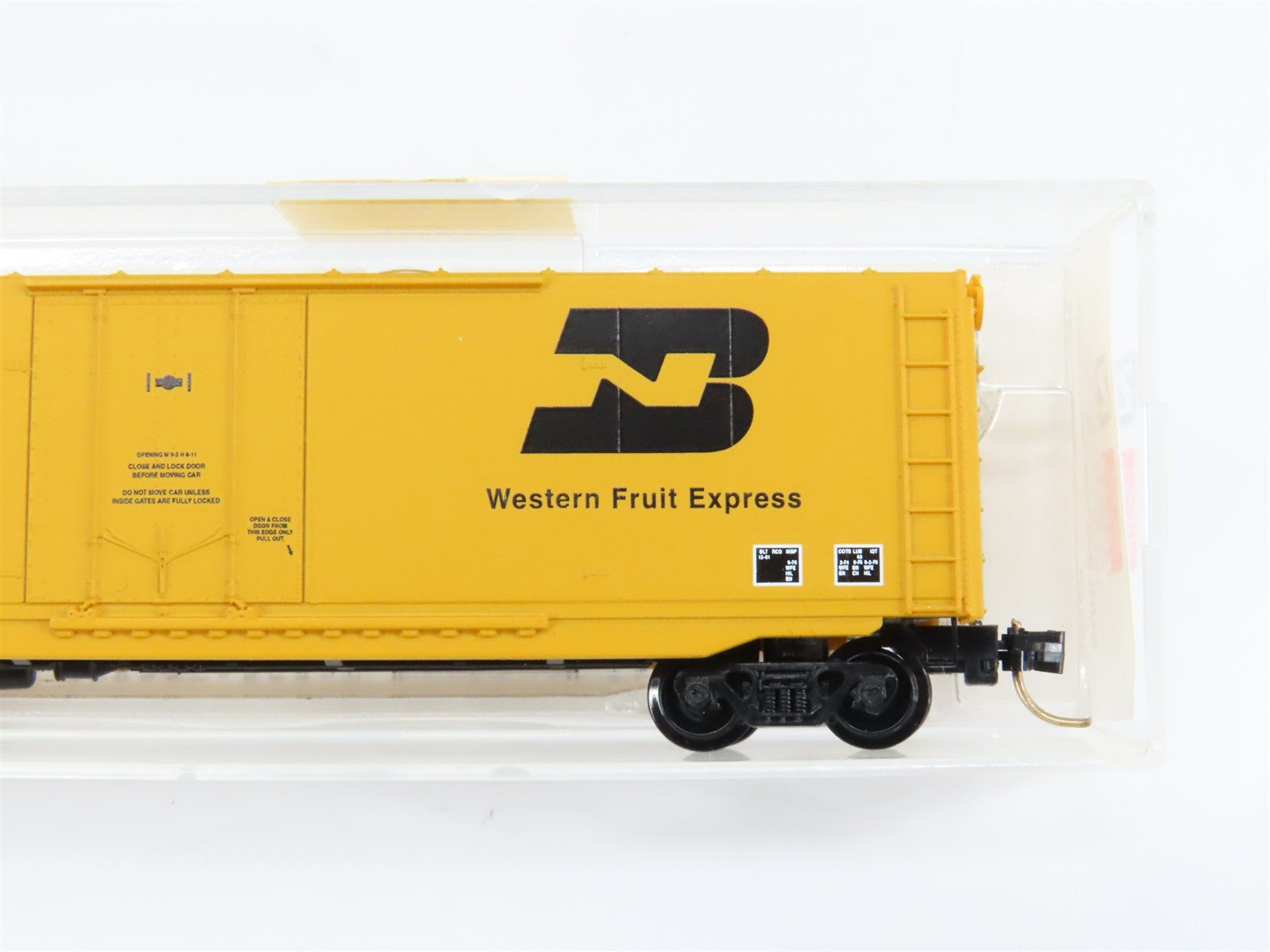 N Scale Micro-Trains MTL 38160 BN Burlington Northern 50' Plug Door Box Car RTR