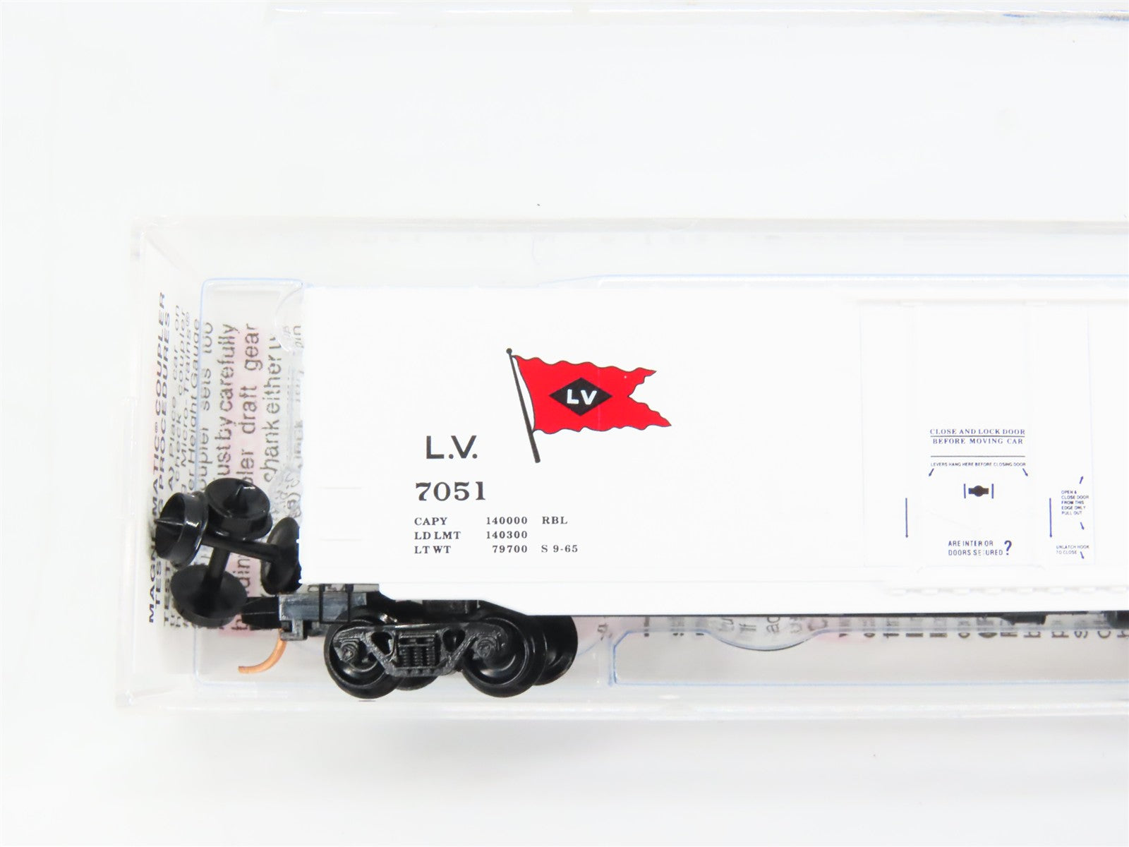 N Scale Micro-Trains MTL 38210 LV Lehigh Valley 50' Plug Door Box Car 7051 RTR