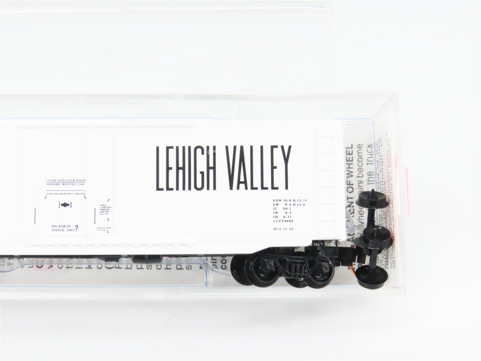 N Scale Micro-Trains MTL 38210 LV Lehigh Valley 50' Plug Door Box Car 7051 RTR