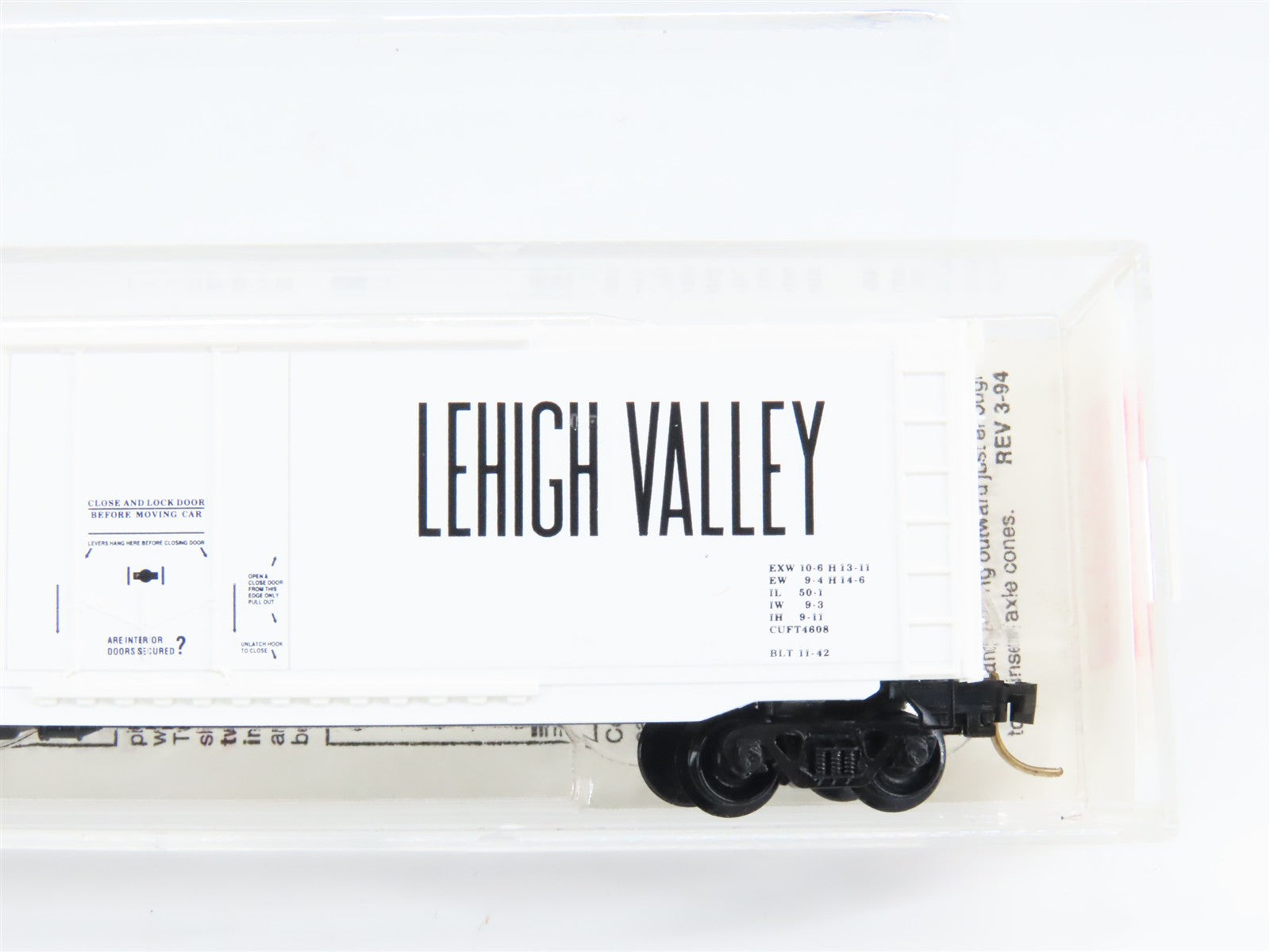 N Scale Micro-Trains MTL 38210 L.V. Lehigh Valley 50' Box Car 7050 RTR
