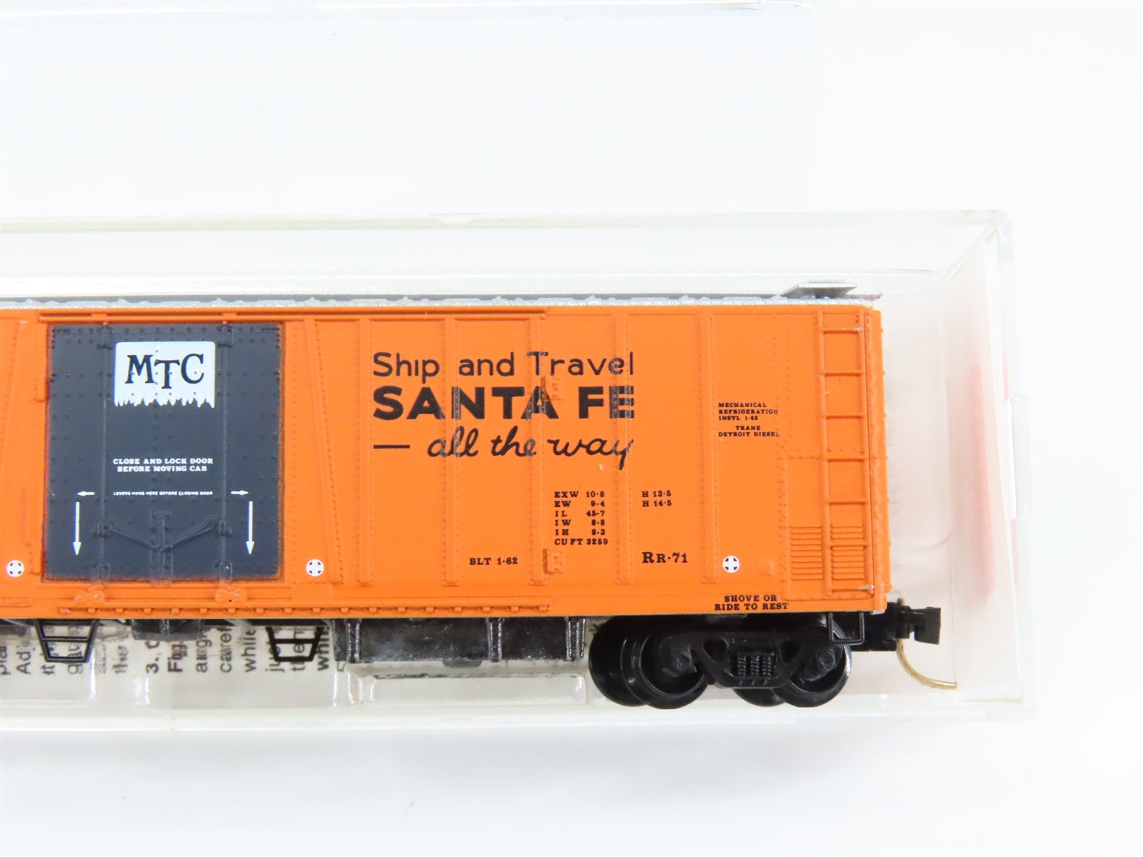 N Scale Micro-Trains MTL 70070 SF RC Santa Fe 51' Rib Side Mechanical Reefer RTR