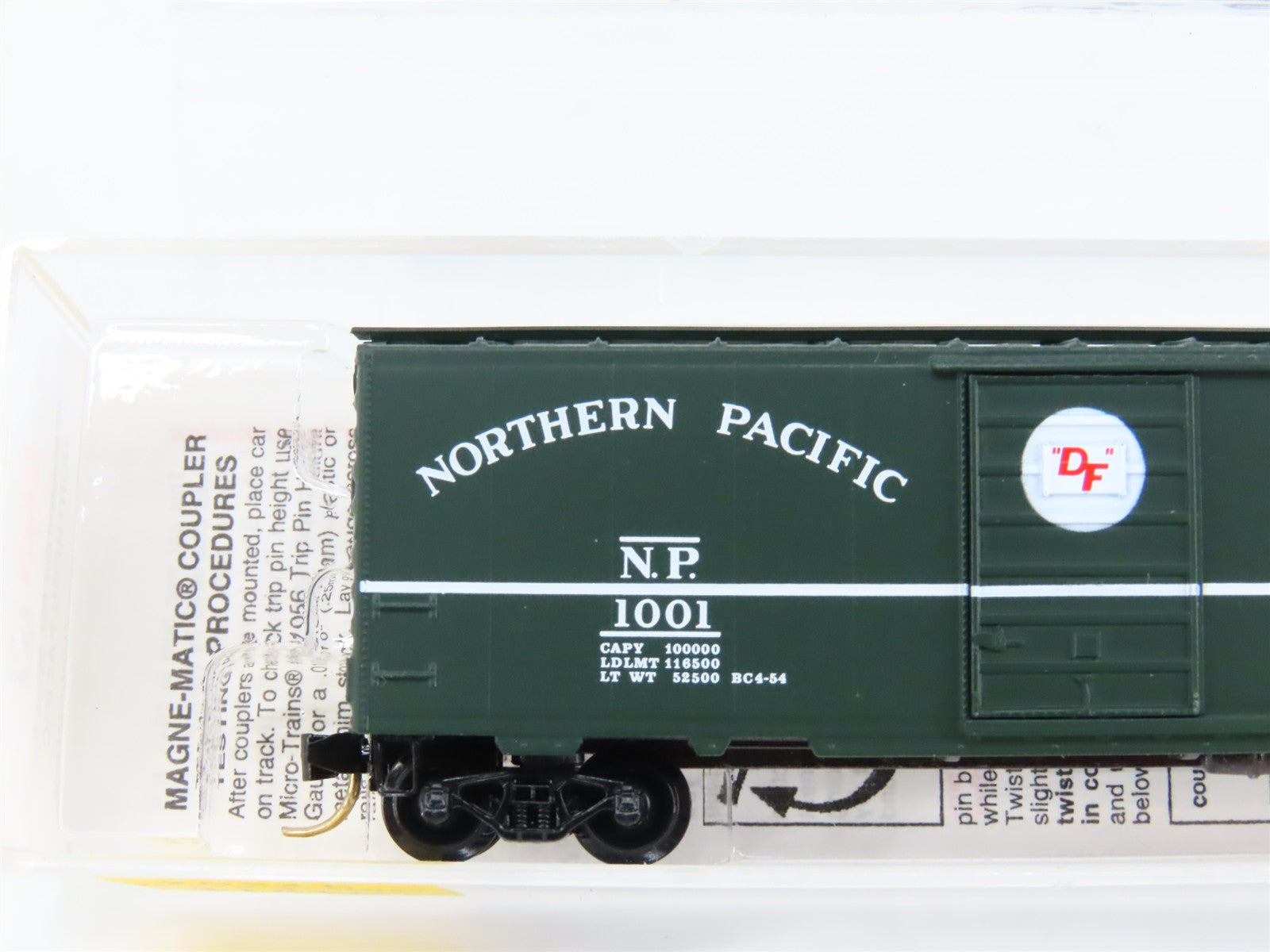 N Scale Micro-Trains MTL 20236 NP Northern Pacific 40' Box Car 1001 RTR