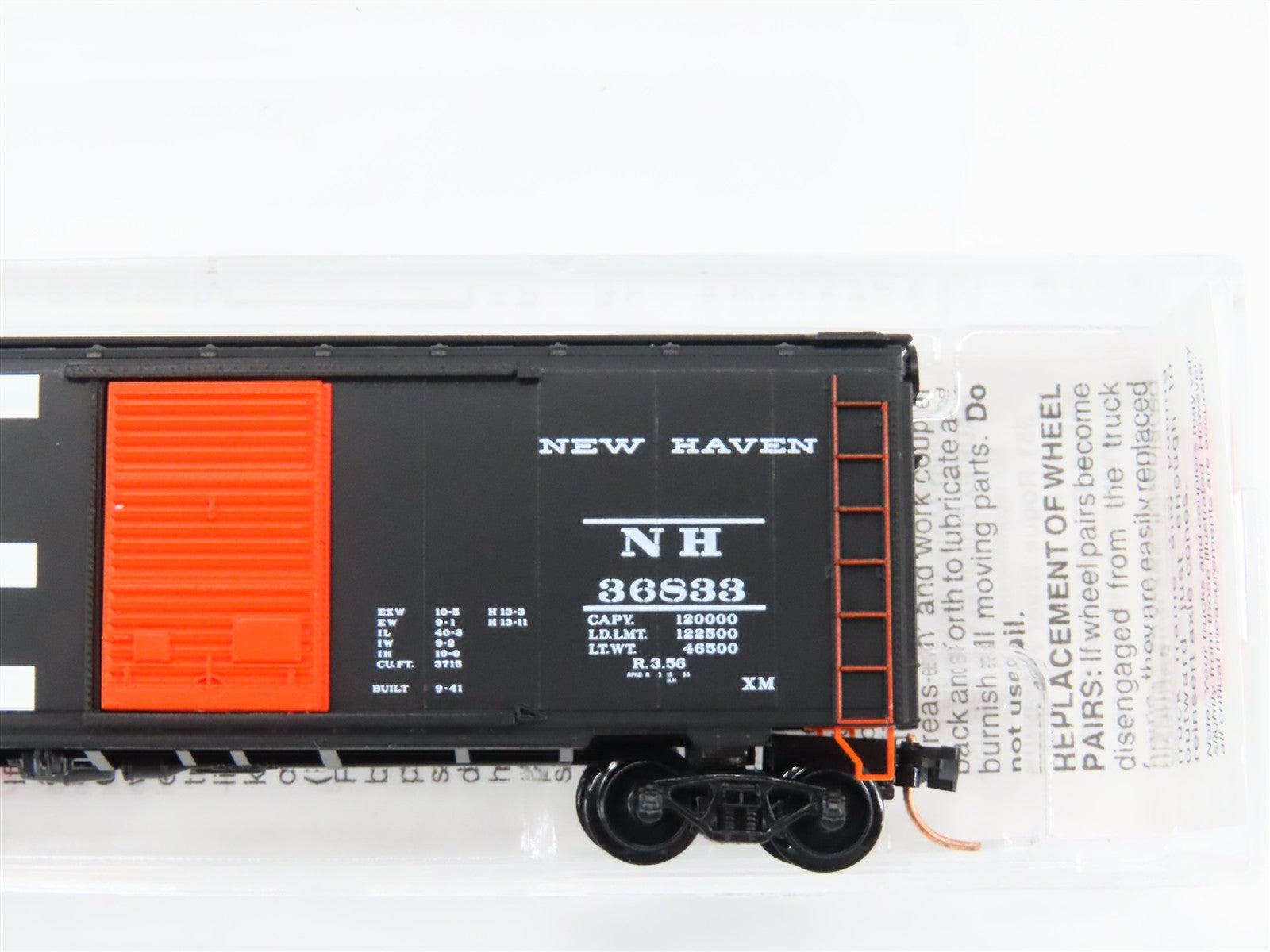 N Scale Micro-Trains MTL 20556 NH New Haven 40' Box Car 36833 RTR