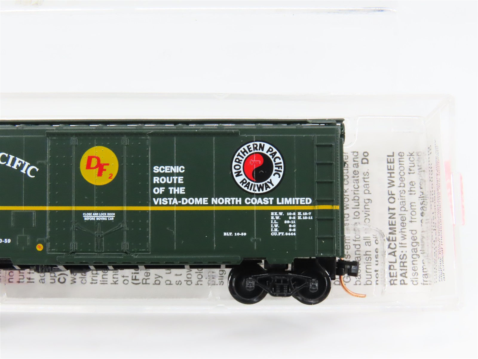 N Scale Micro-Trains MTL 21210 NP Northern Pacific 40' Plug Door Box Car RTR