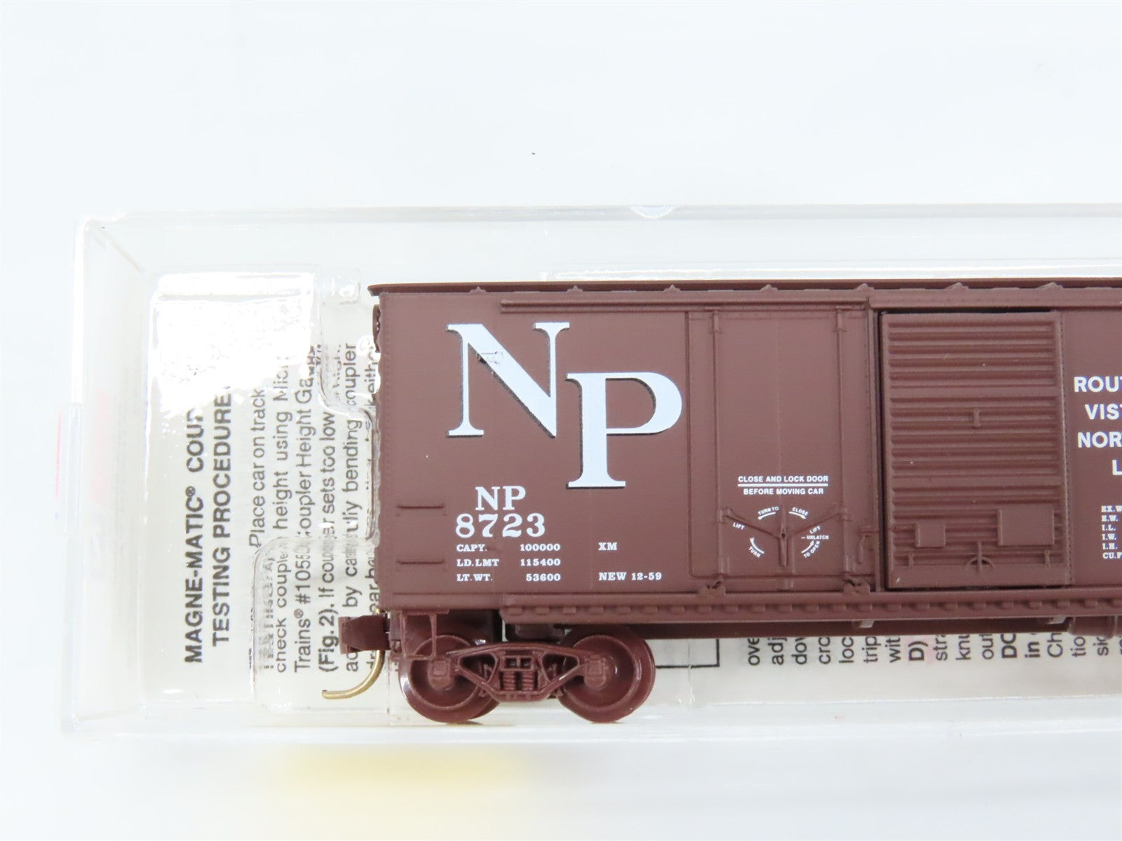 N Scale Micro-Trains MTL 22040 NP Northern Pacific 40' Box Car 8723 RTR
