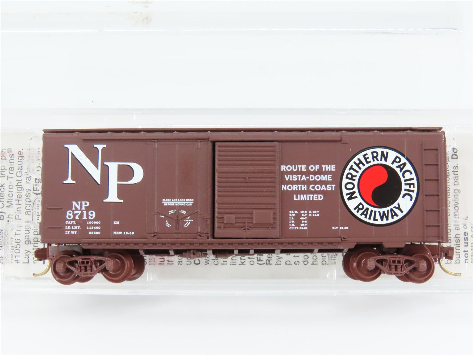 N Scale Micro-Trains MTL 22040 NP Northern Pacific 40' Box Car 8719 RTR