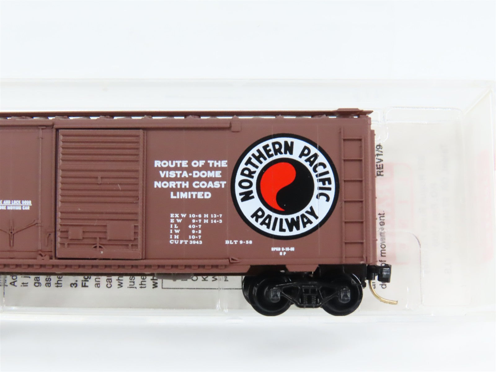 N Scale Micro-Trains MTL 22040 NP Northern Pacific 40' Box Car 8345 RTR