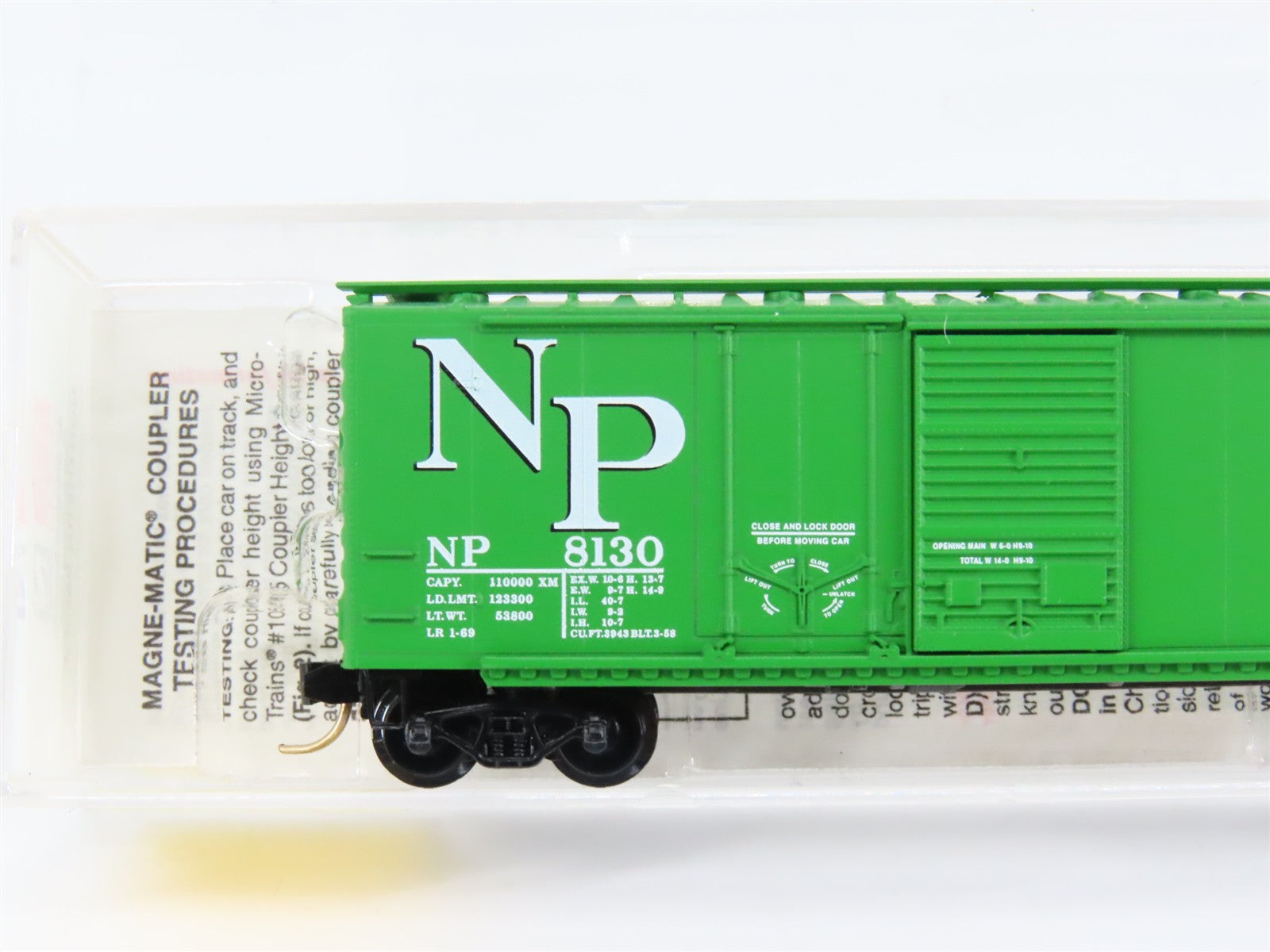 N Scale Micro-Trains MTL 22090 NP Northern Pacific 40' Box Car 8130 RTR