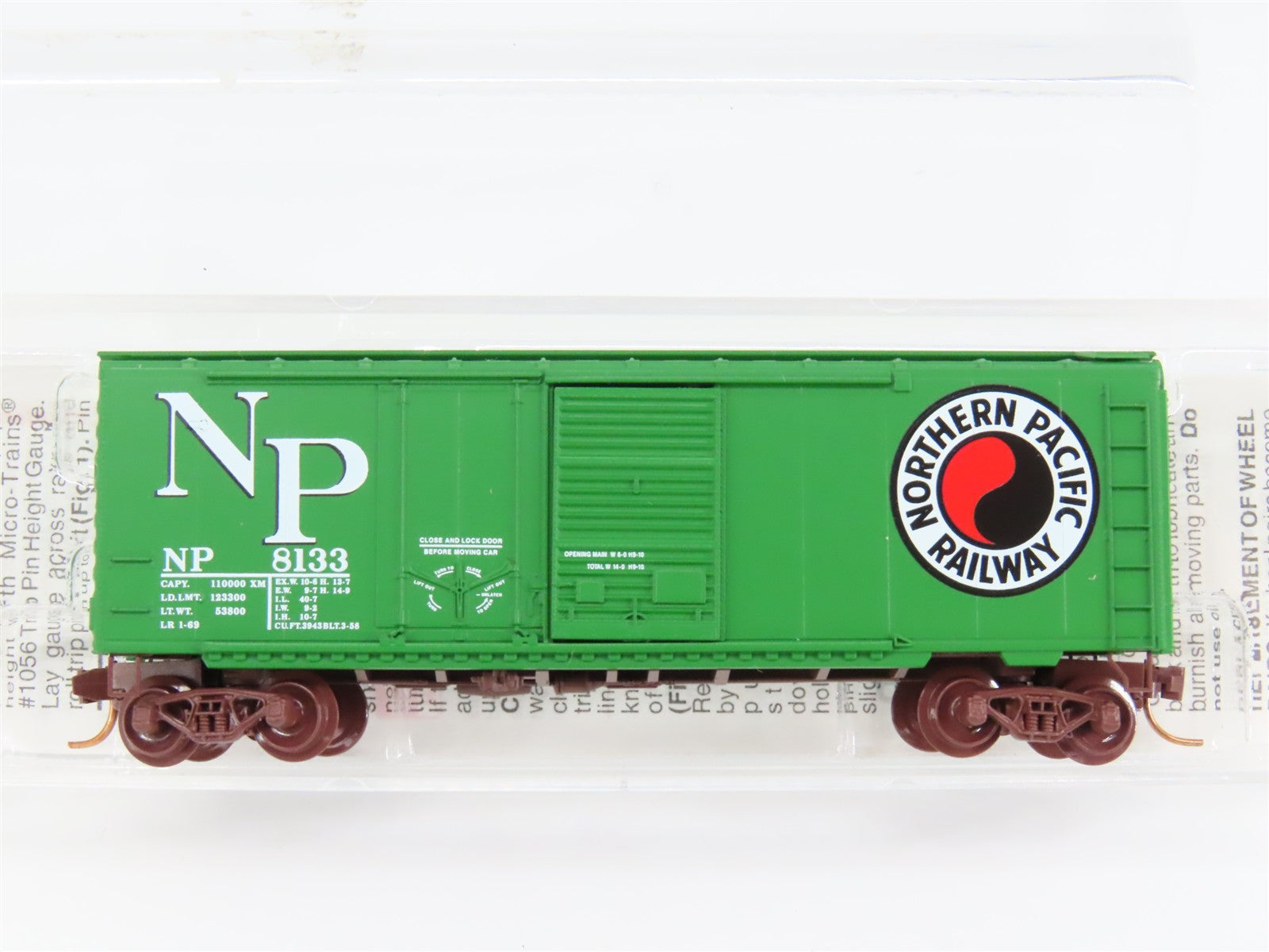 N Scale Micro-Trains MTL 22090 NP Northern Pacific 40' Box Car 8133 RTR