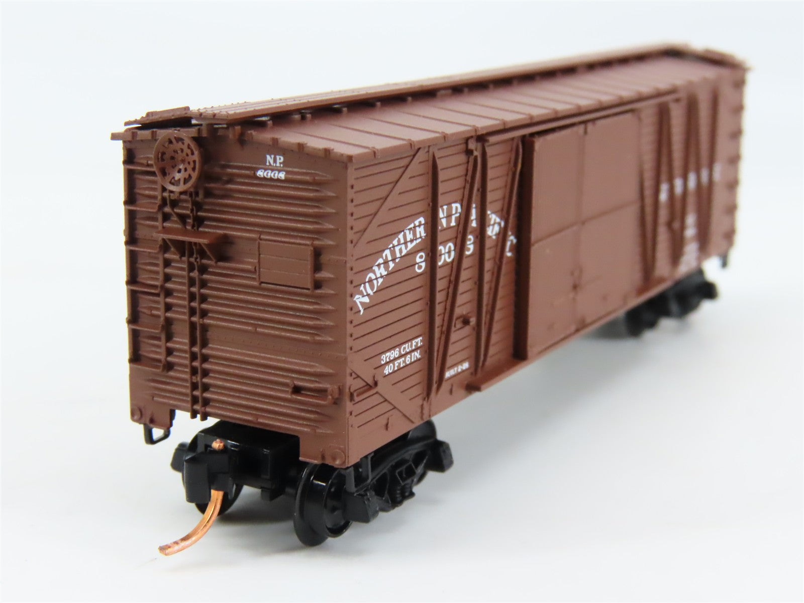 N Scale Micro-Trains MTL 29030 Northern Pacific 40' Outside-Braced Box Car RTR