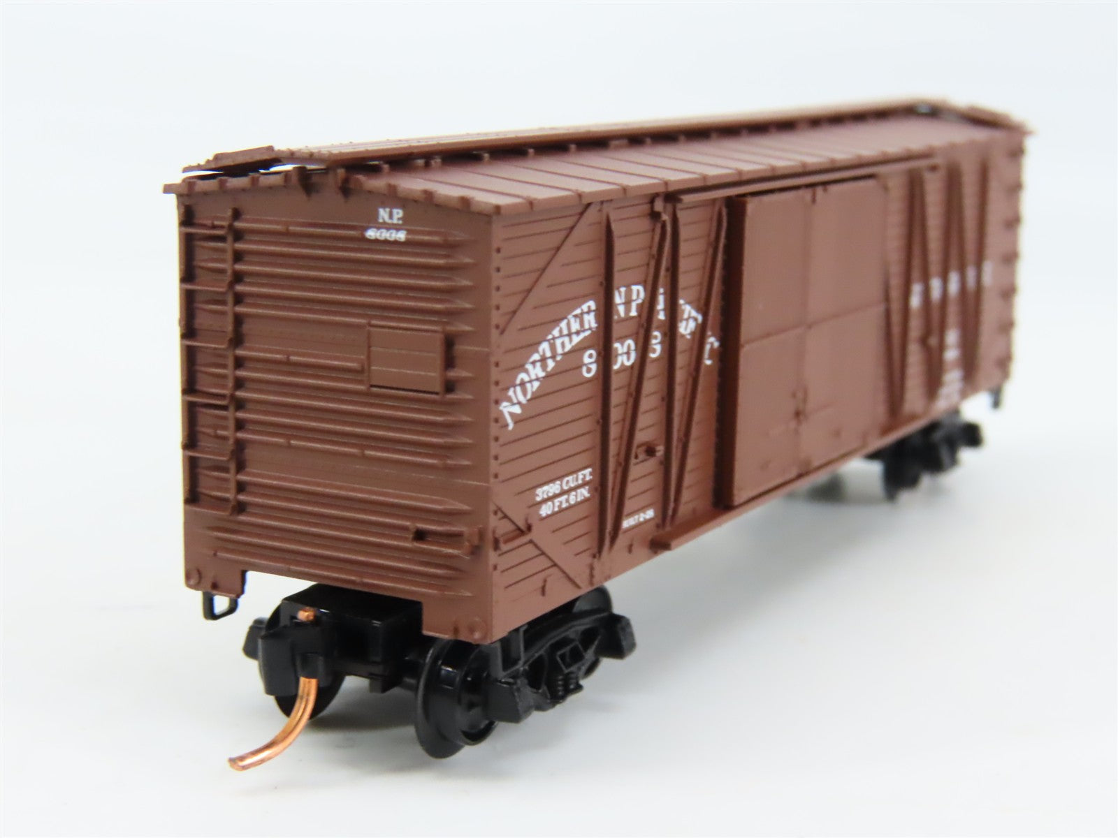 N Scale Micro-Trains MTL 29030 Northern Pacific 40' Outside-Braced Box Car RTR
