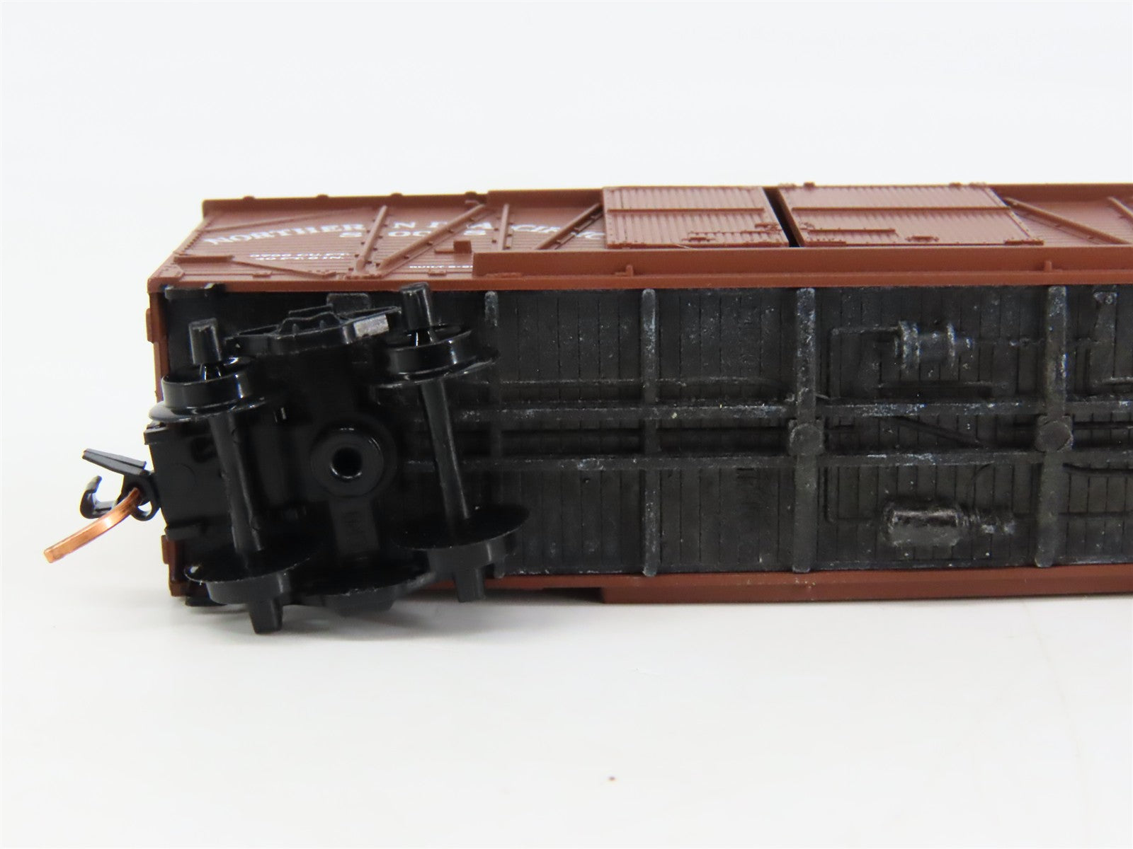 N Scale Micro-Trains MTL 29030 Northern Pacific 40' Outside-Braced Box Car RTR