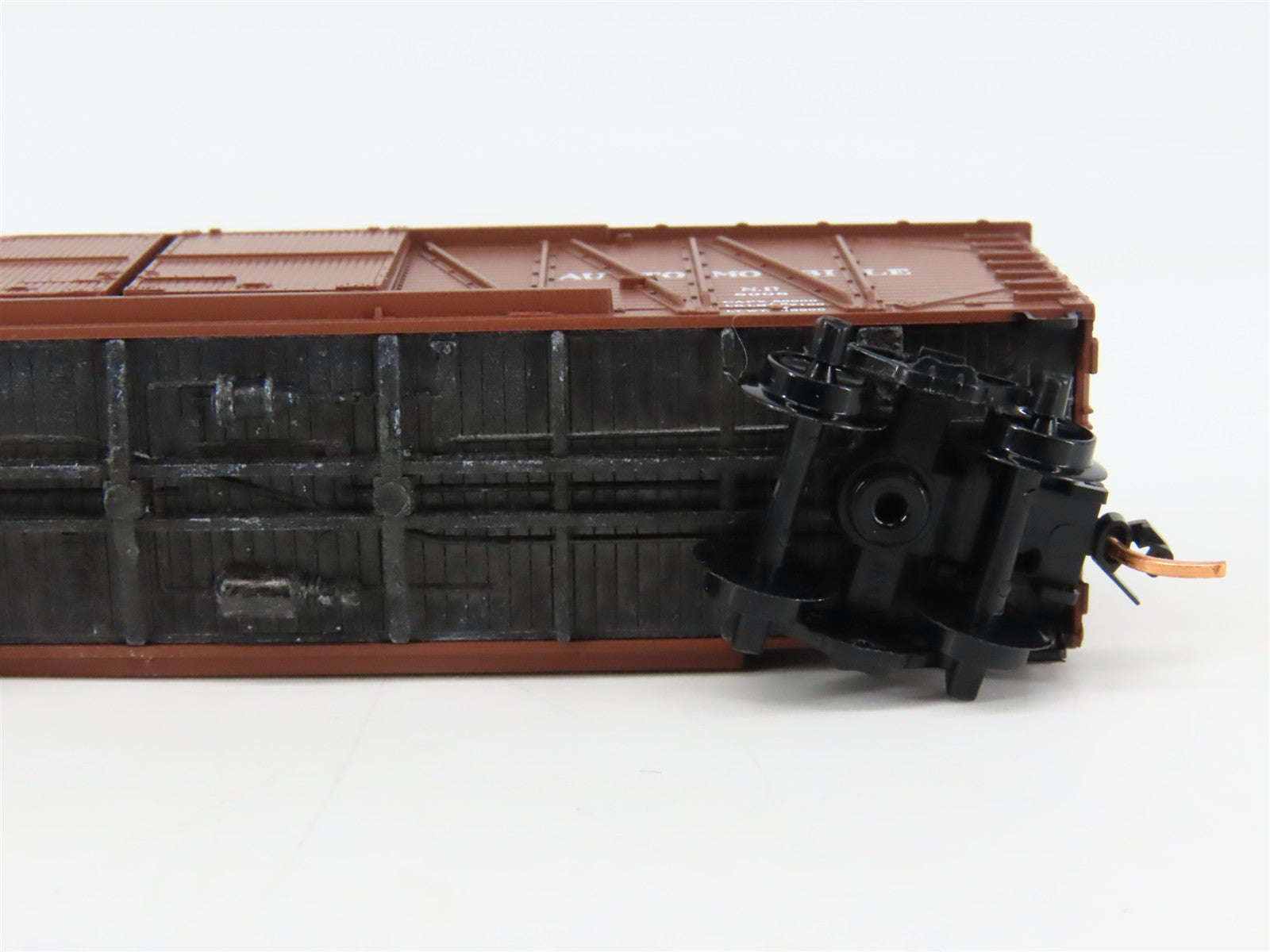 N Scale Micro-Trains MTL 29030 Northern Pacific 40' Outside-Braced Box Car RTR
