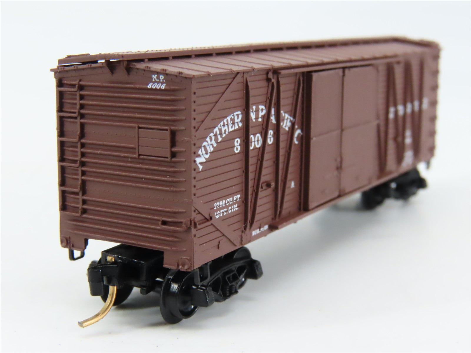 N Scale Micro-Trains MTL 29030 Northern Pacific 40' Outside-Braced Box Car RTR