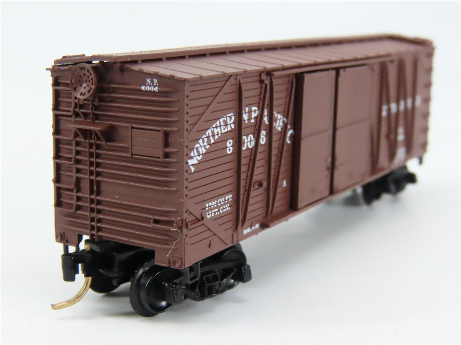 N Scale Micro-Trains MTL 29030 Northern Pacific 40' Outside-Braced Box Car RTR