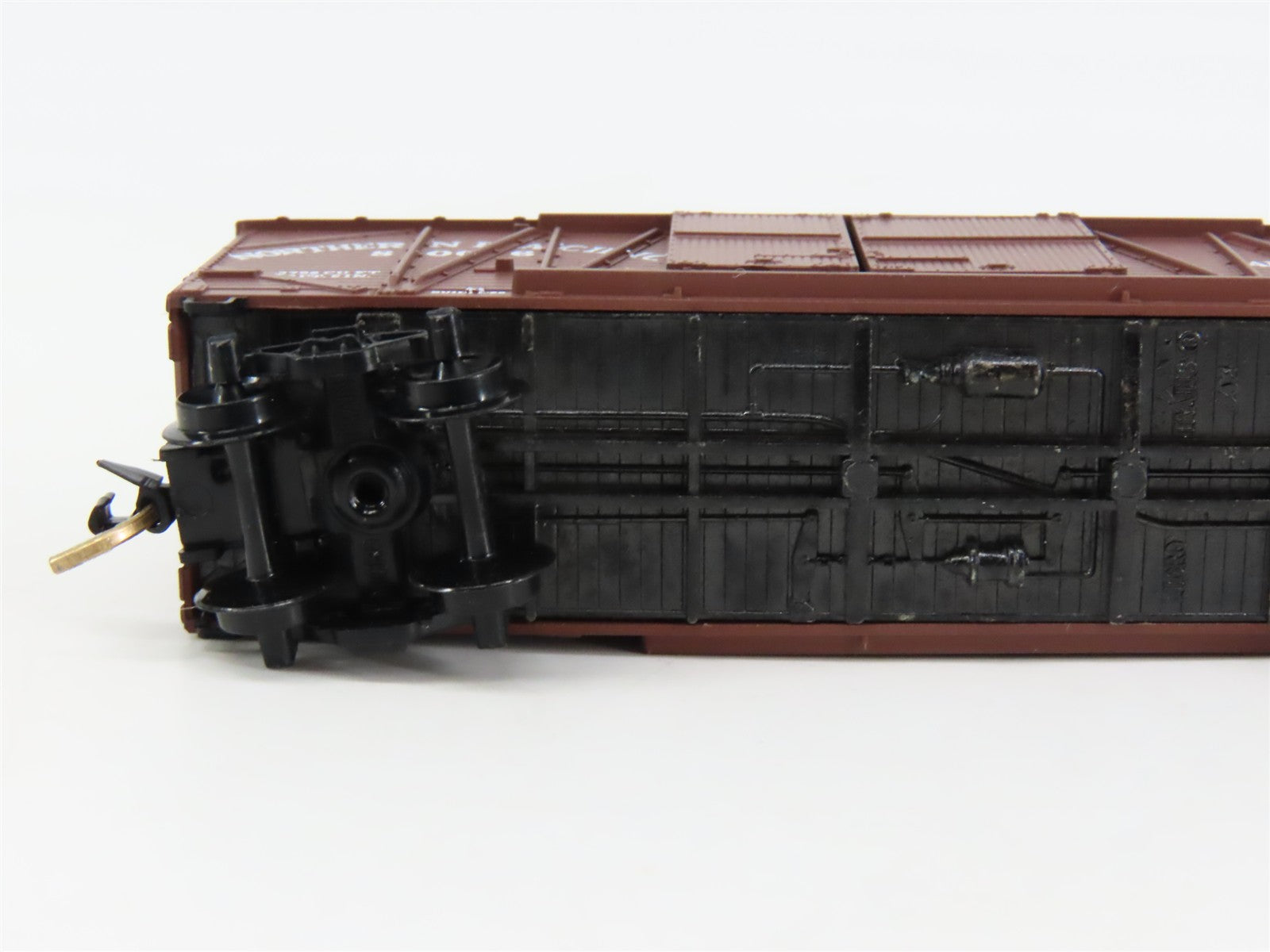 N Scale Micro-Trains MTL 29030 Northern Pacific 40' Outside-Braced Box Car RTR