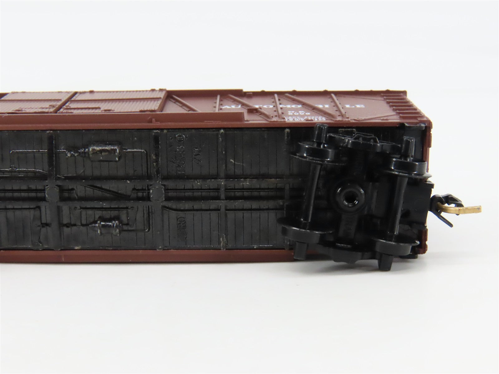 N Scale Micro-Trains MTL 29030 Northern Pacific 40' Outside-Braced Box Car RTR