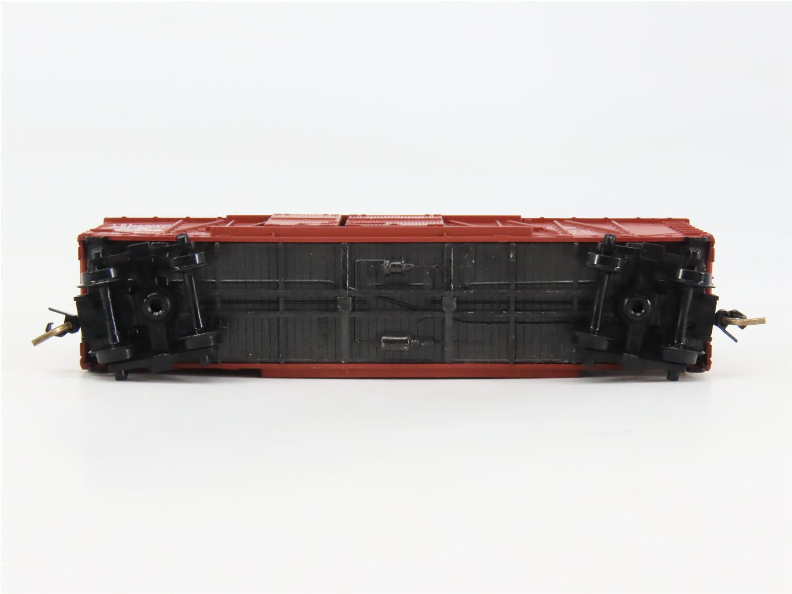 N Scale Micro-Trains MTL 29070 Canadian National 40' Outside Braced Box Car RTR